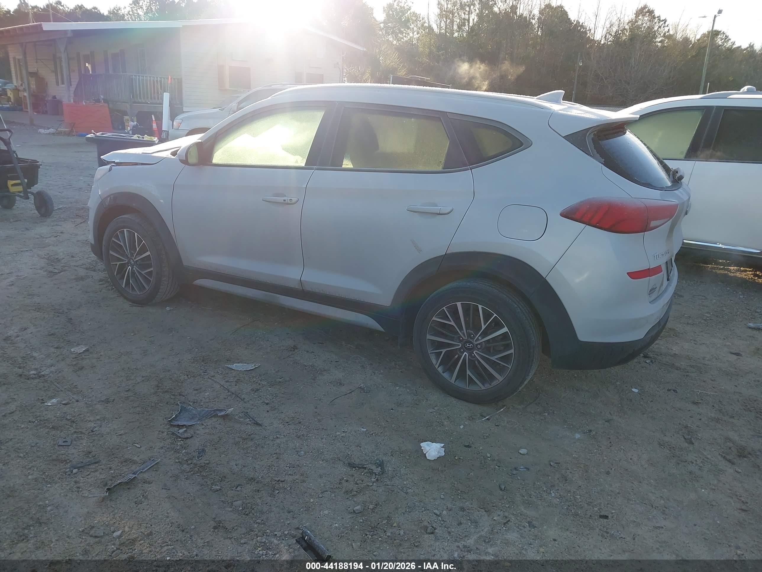 HYUNDAI TUCSON image 3