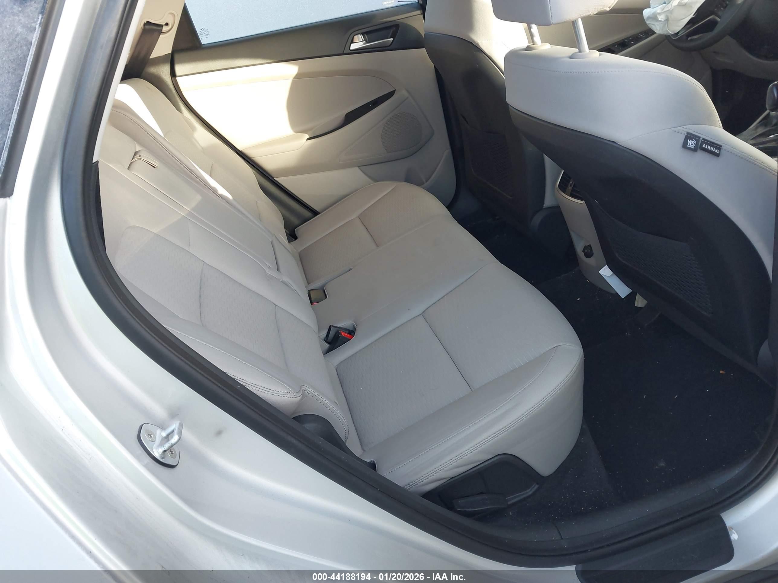 HYUNDAI TUCSON image 8
