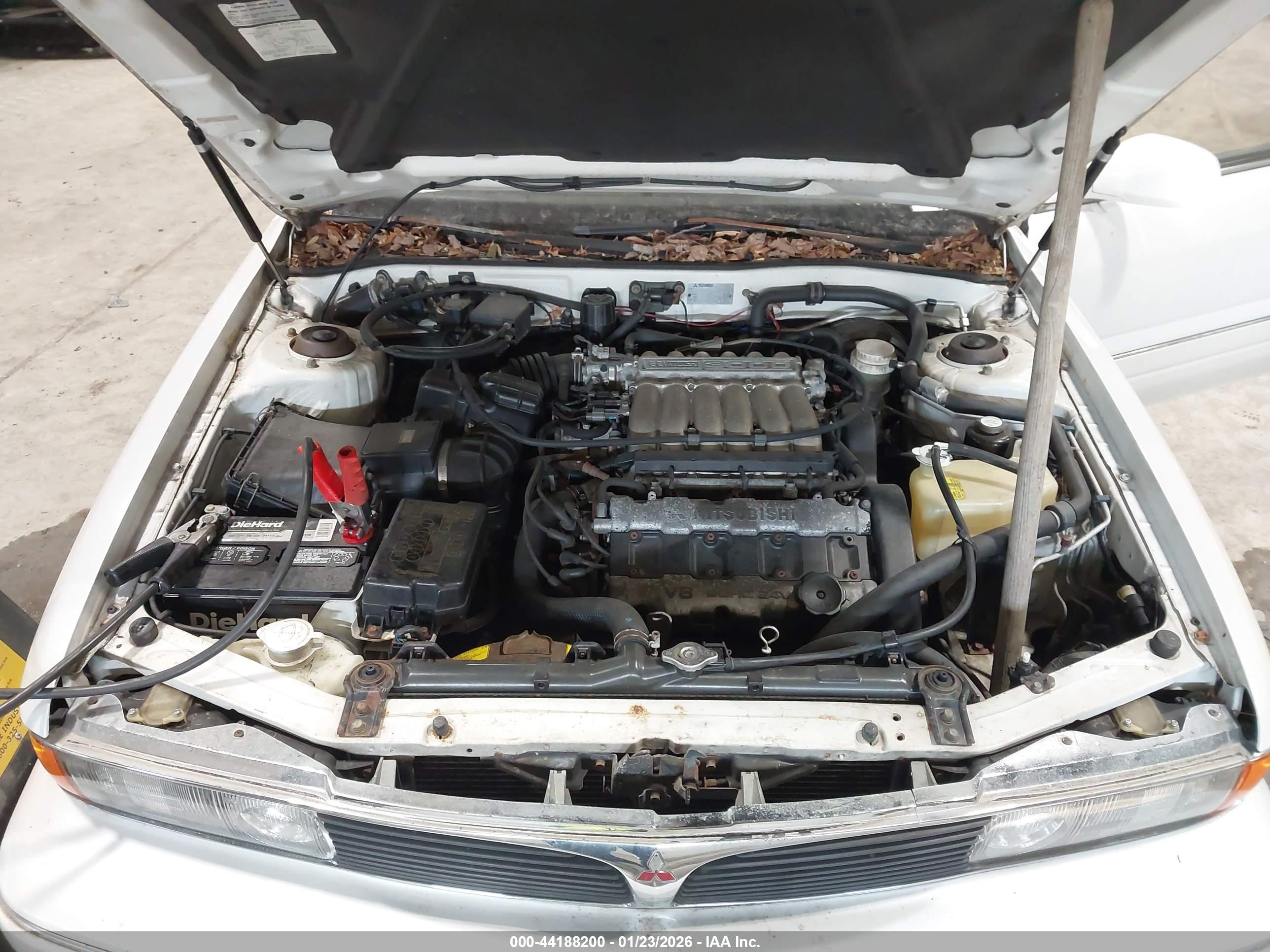 MITSUBISHI DIAMANTE image 10
