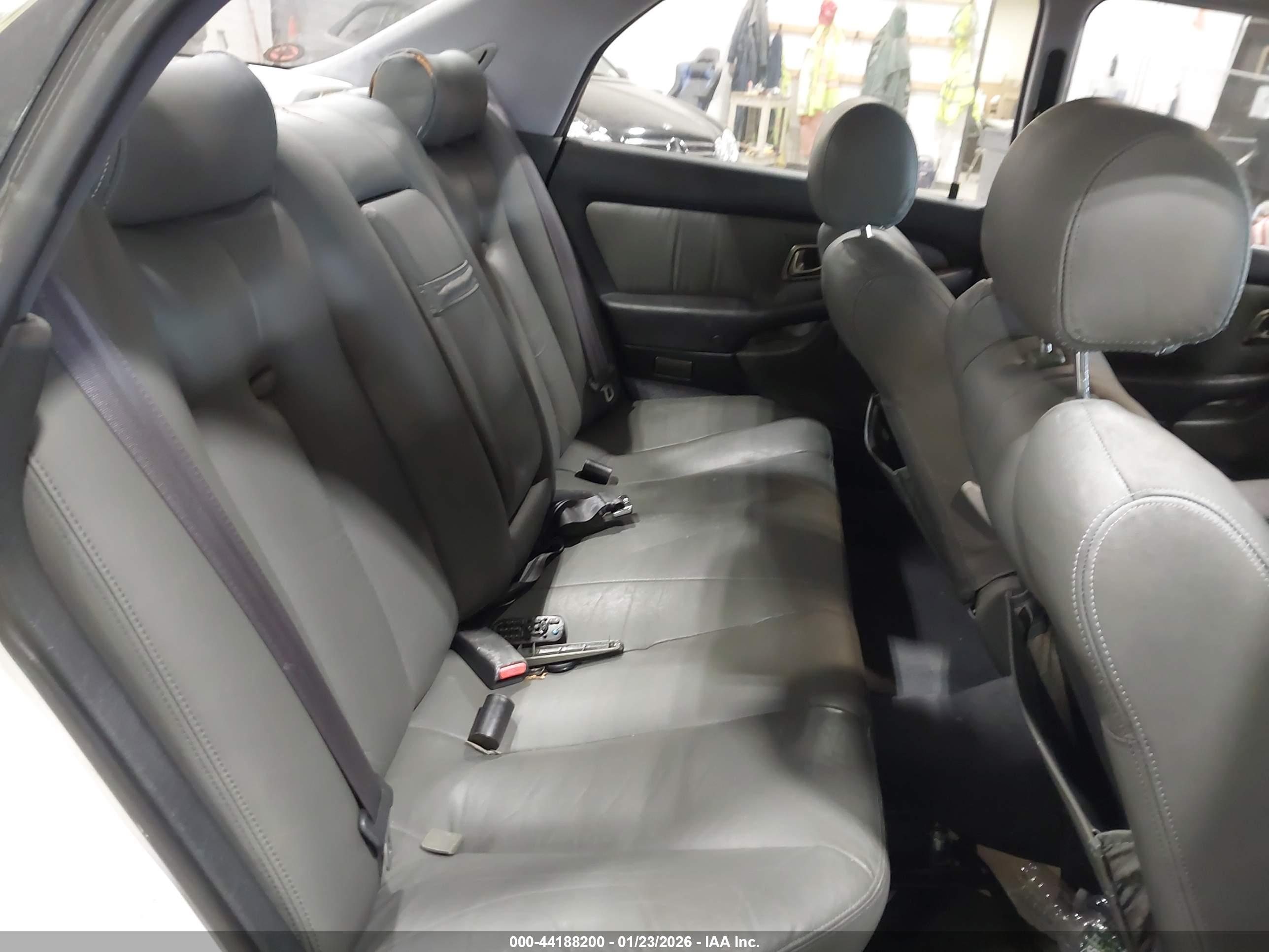 MITSUBISHI DIAMANTE image 8