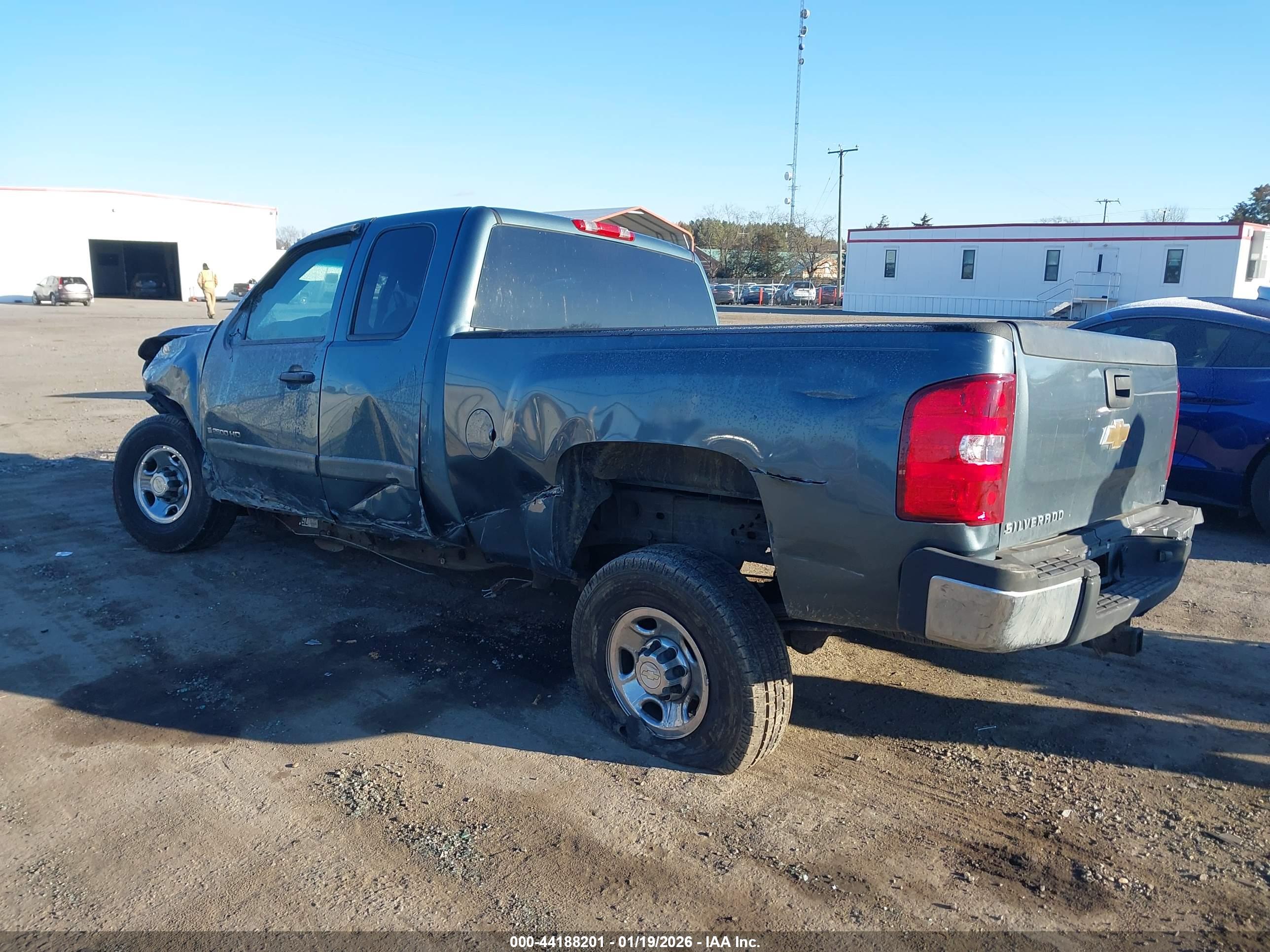 CHEVROLET SILVERADO image 3