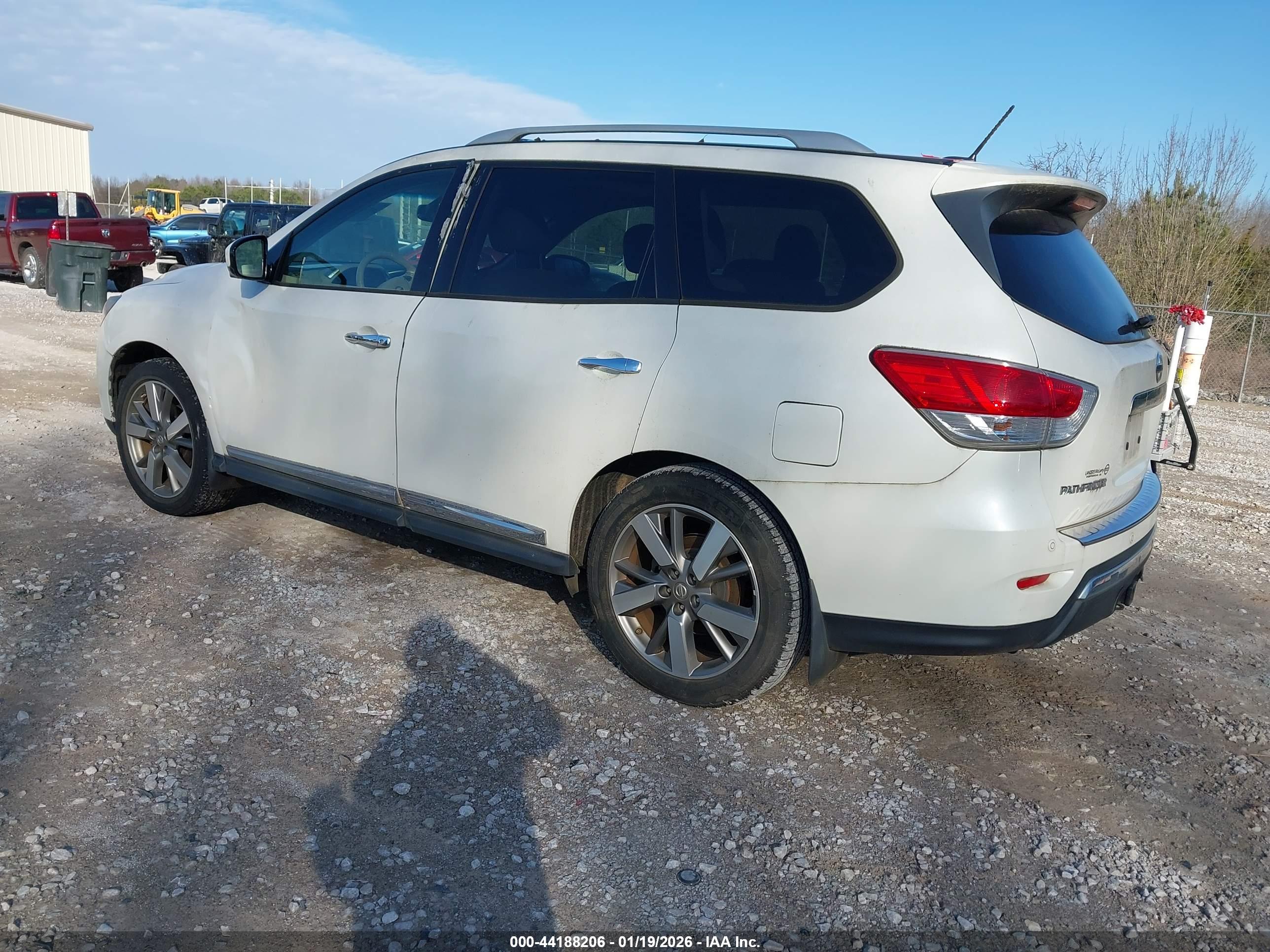 NISSAN PATHFINDER image 3