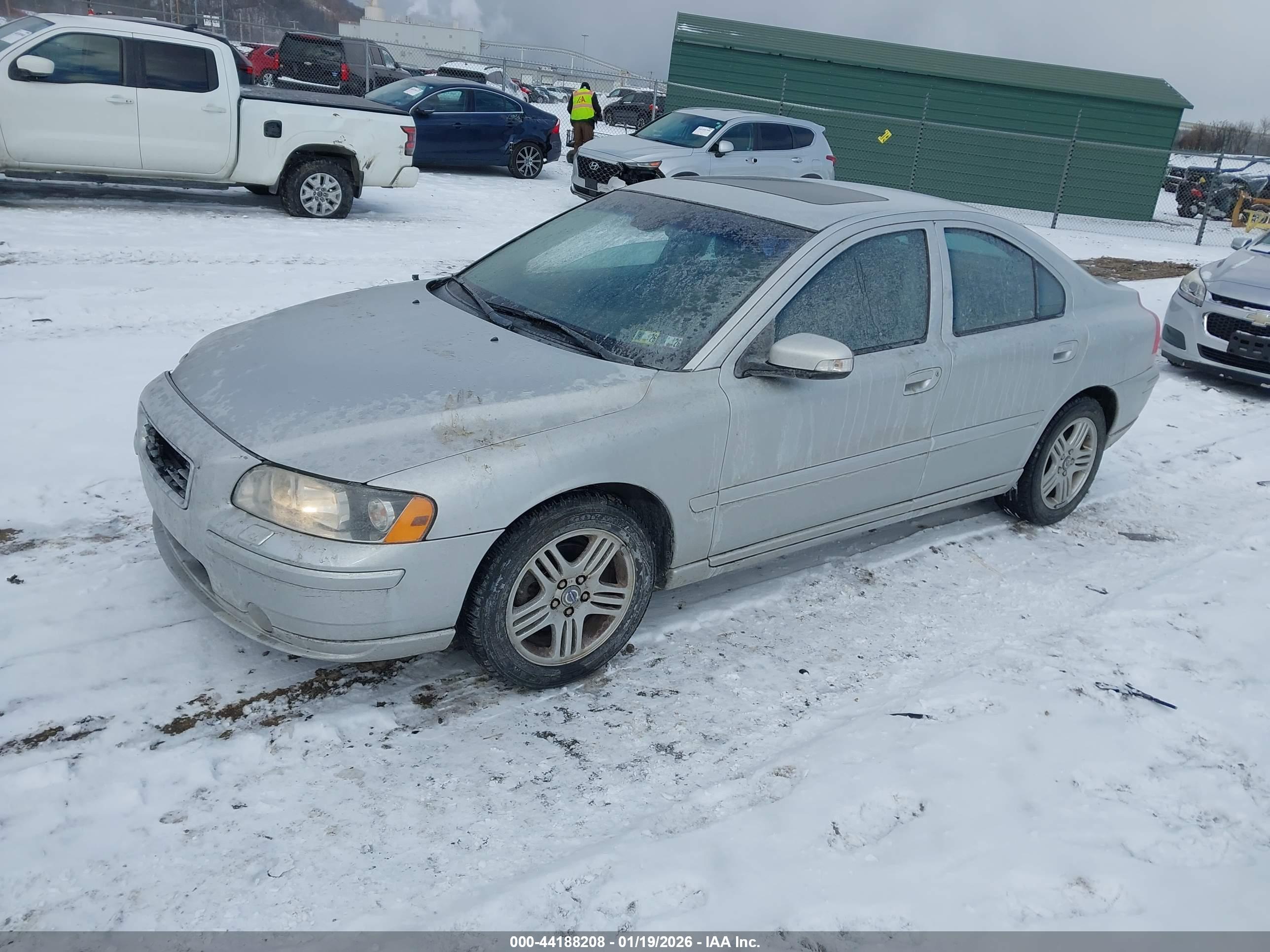 VOLVO S60 image 2