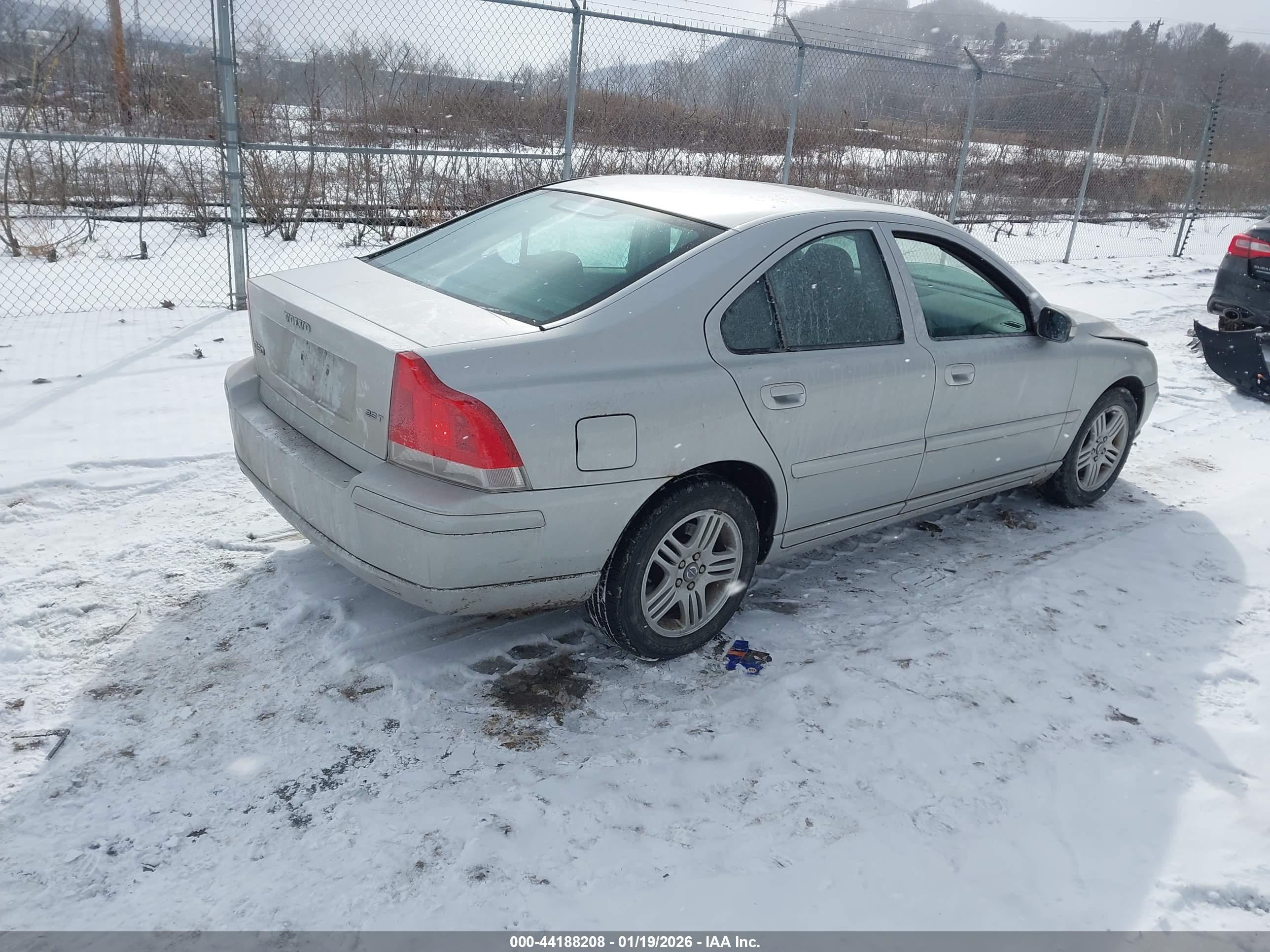 VOLVO S60 image 4