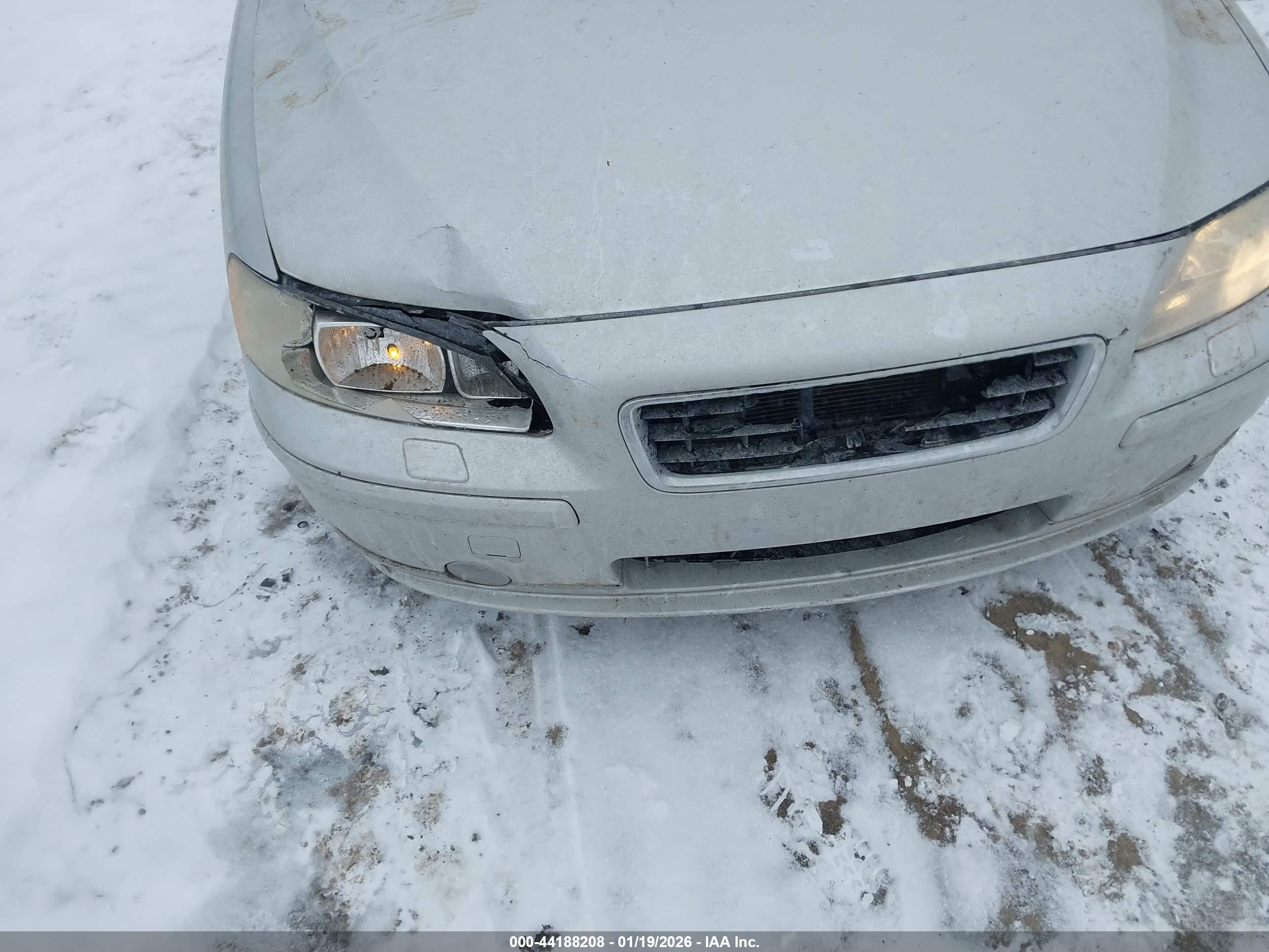 VOLVO S60 image 6