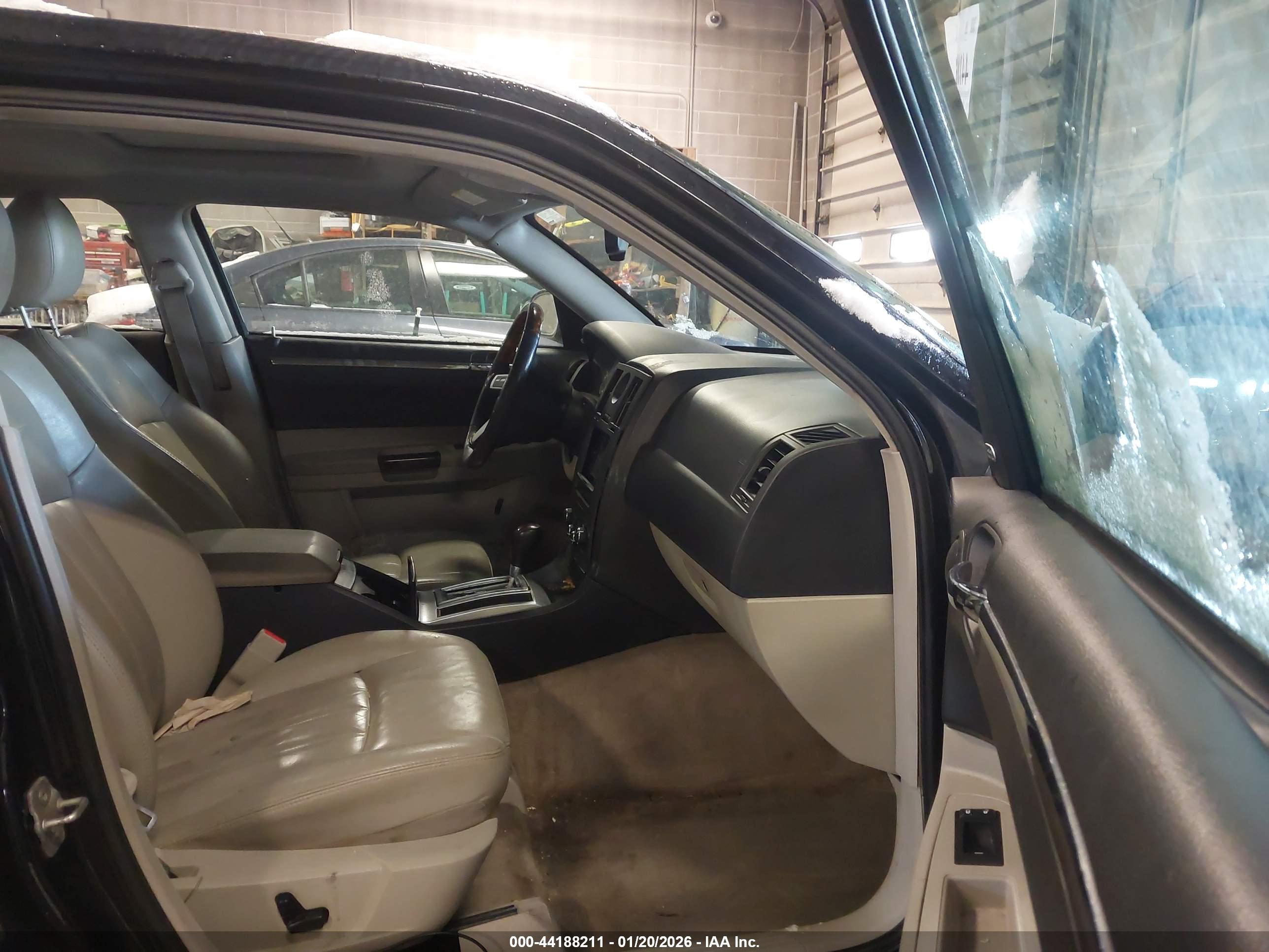 CHRYSLER 300C image 5