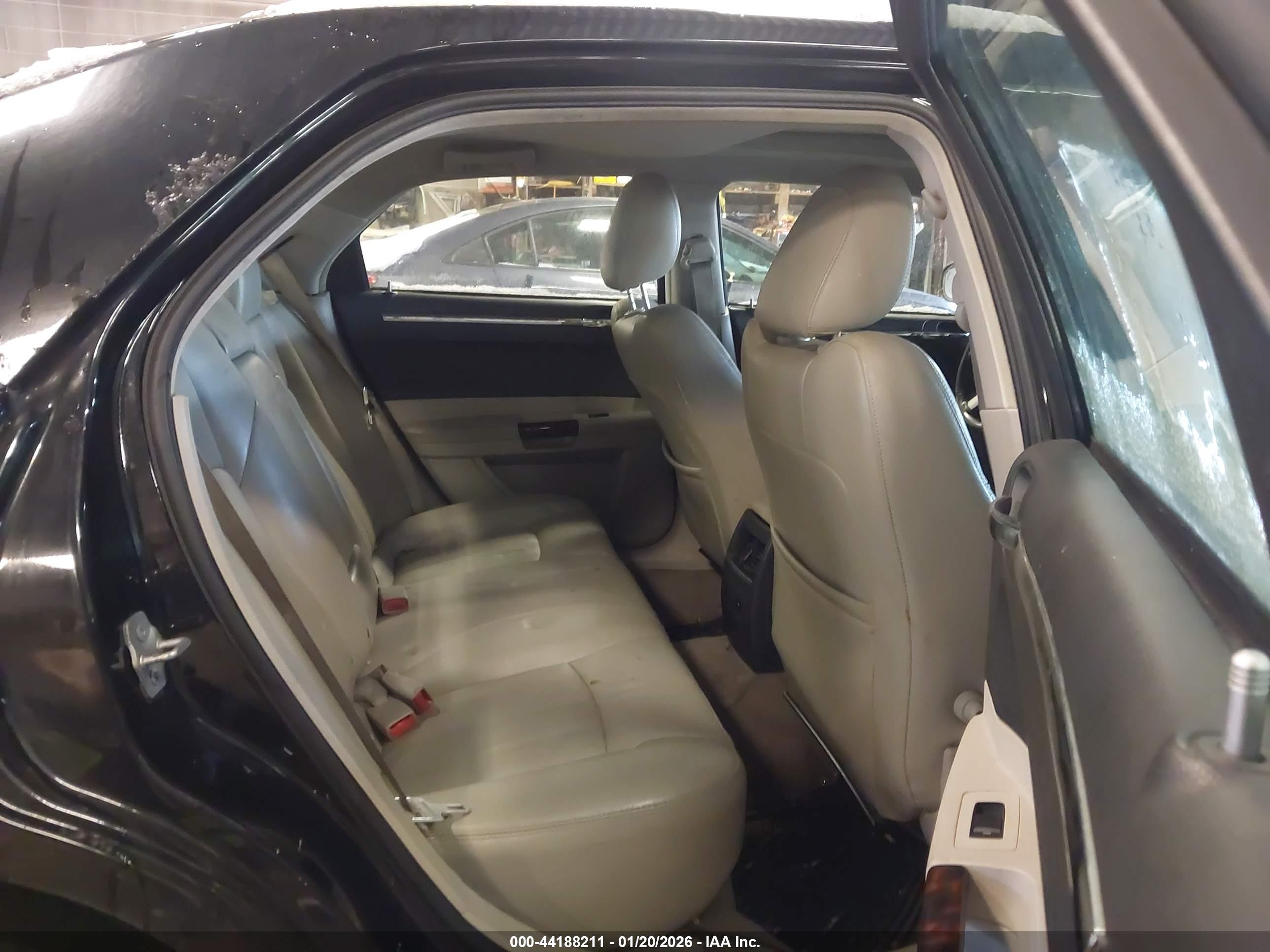 CHRYSLER 300C image 8