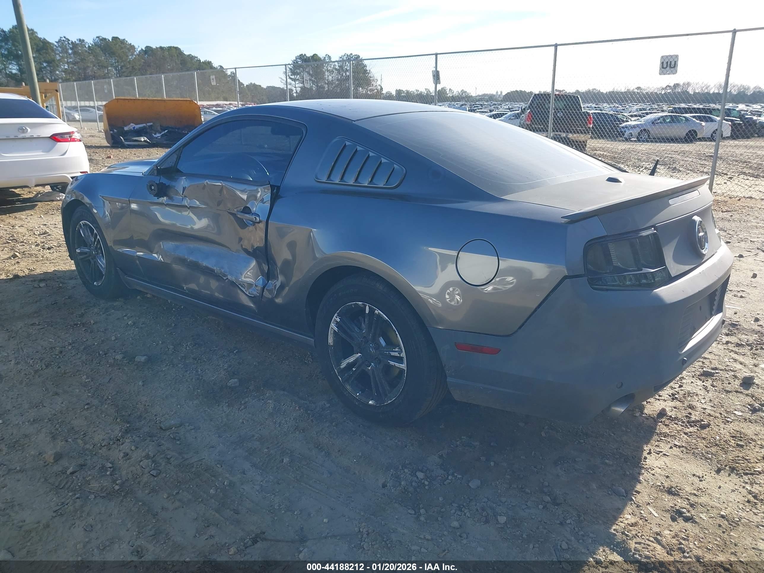 FORD MUSTANG image 3