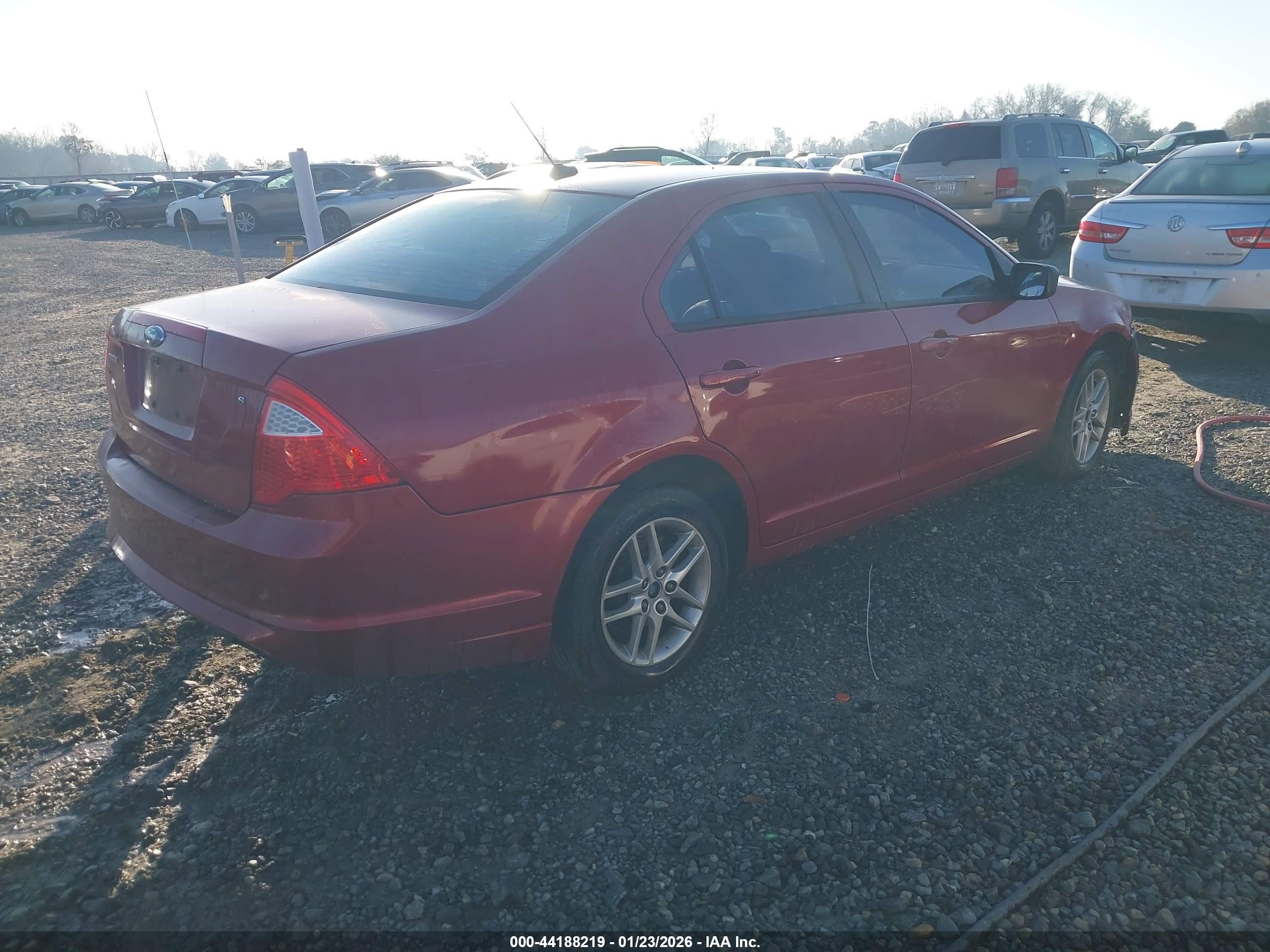 FORD FUSION image 4