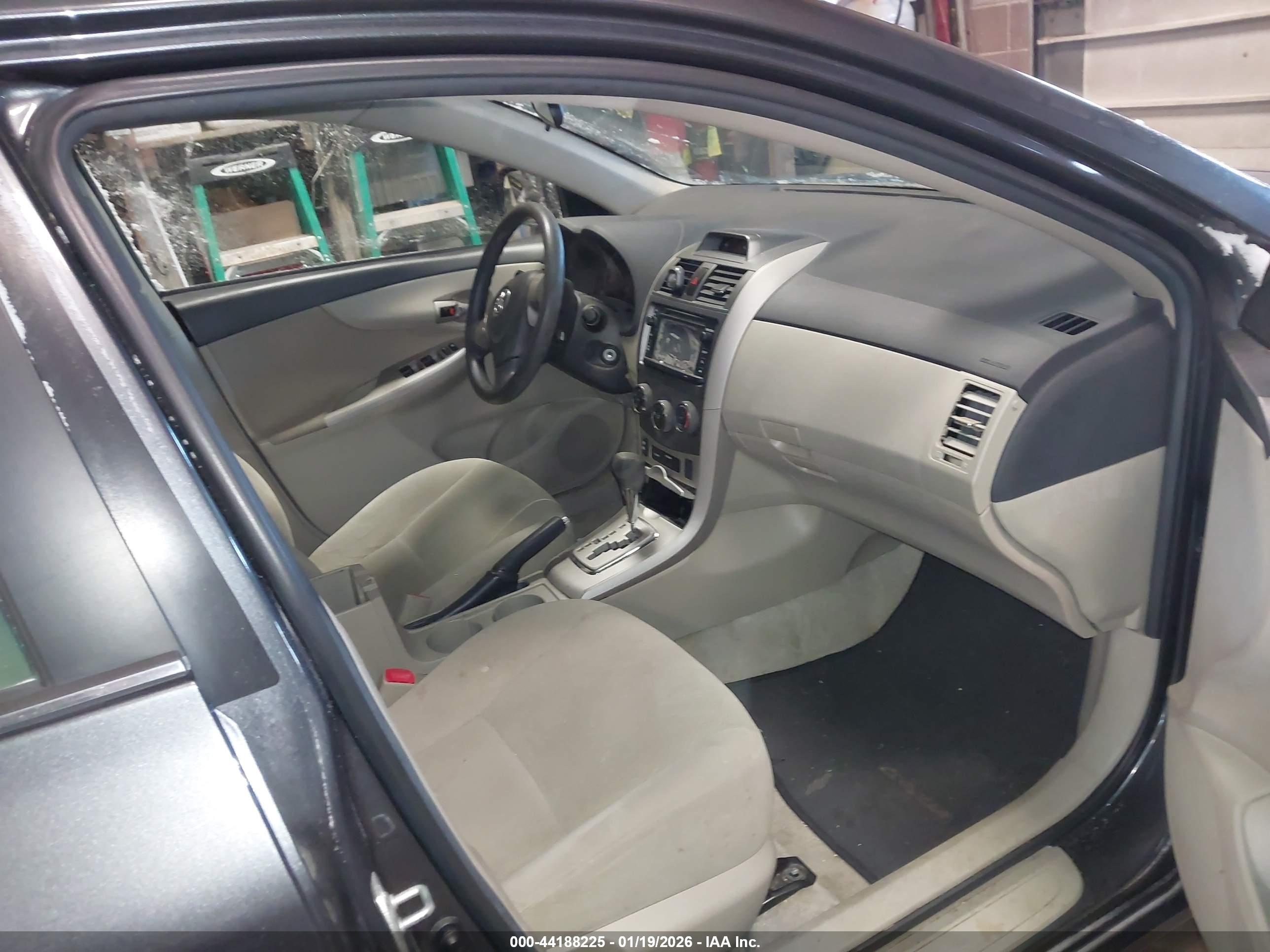 TOYOTA COROLLA image 5