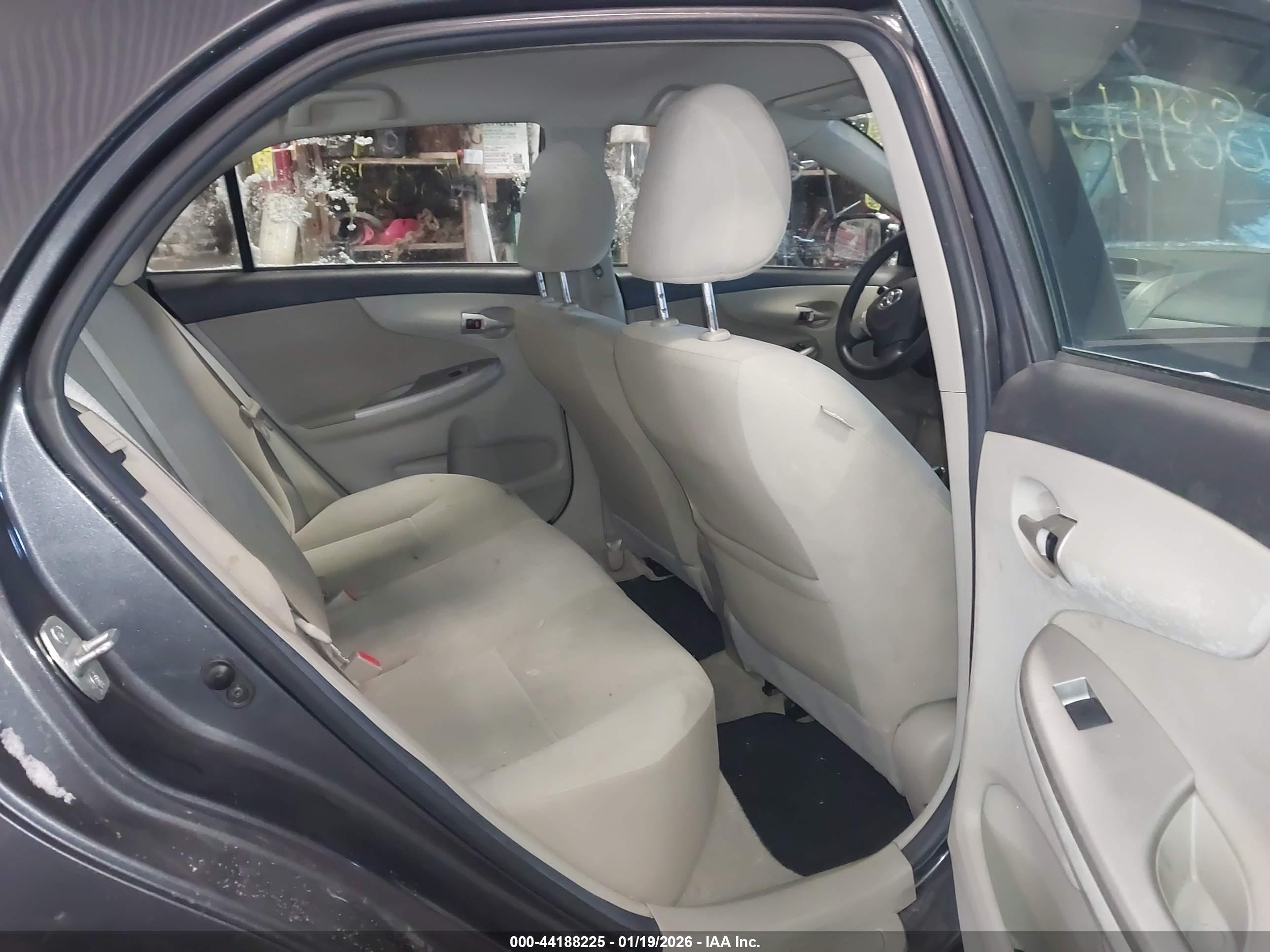 TOYOTA COROLLA image 8