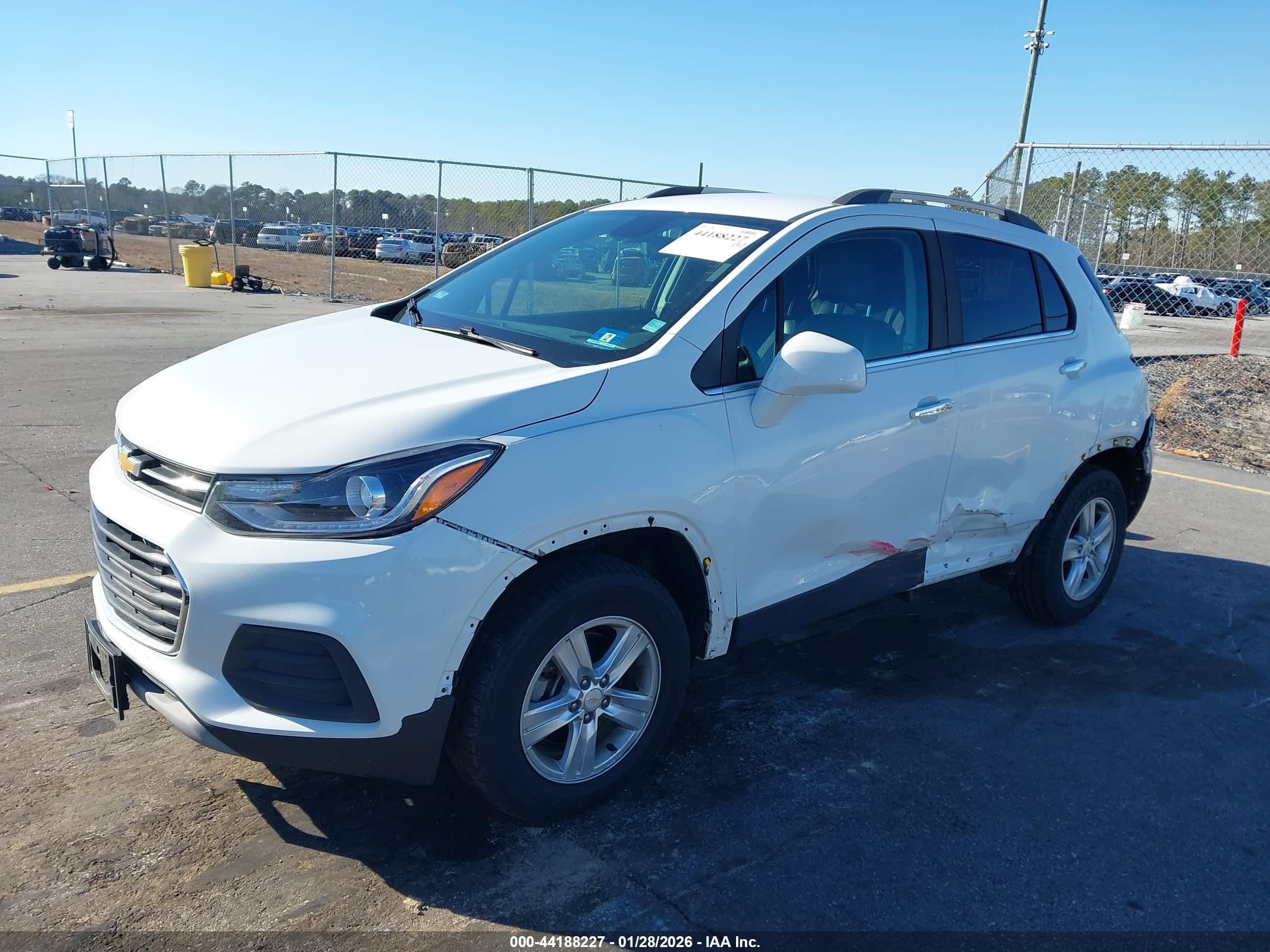CHEVROLET TRAX image 2