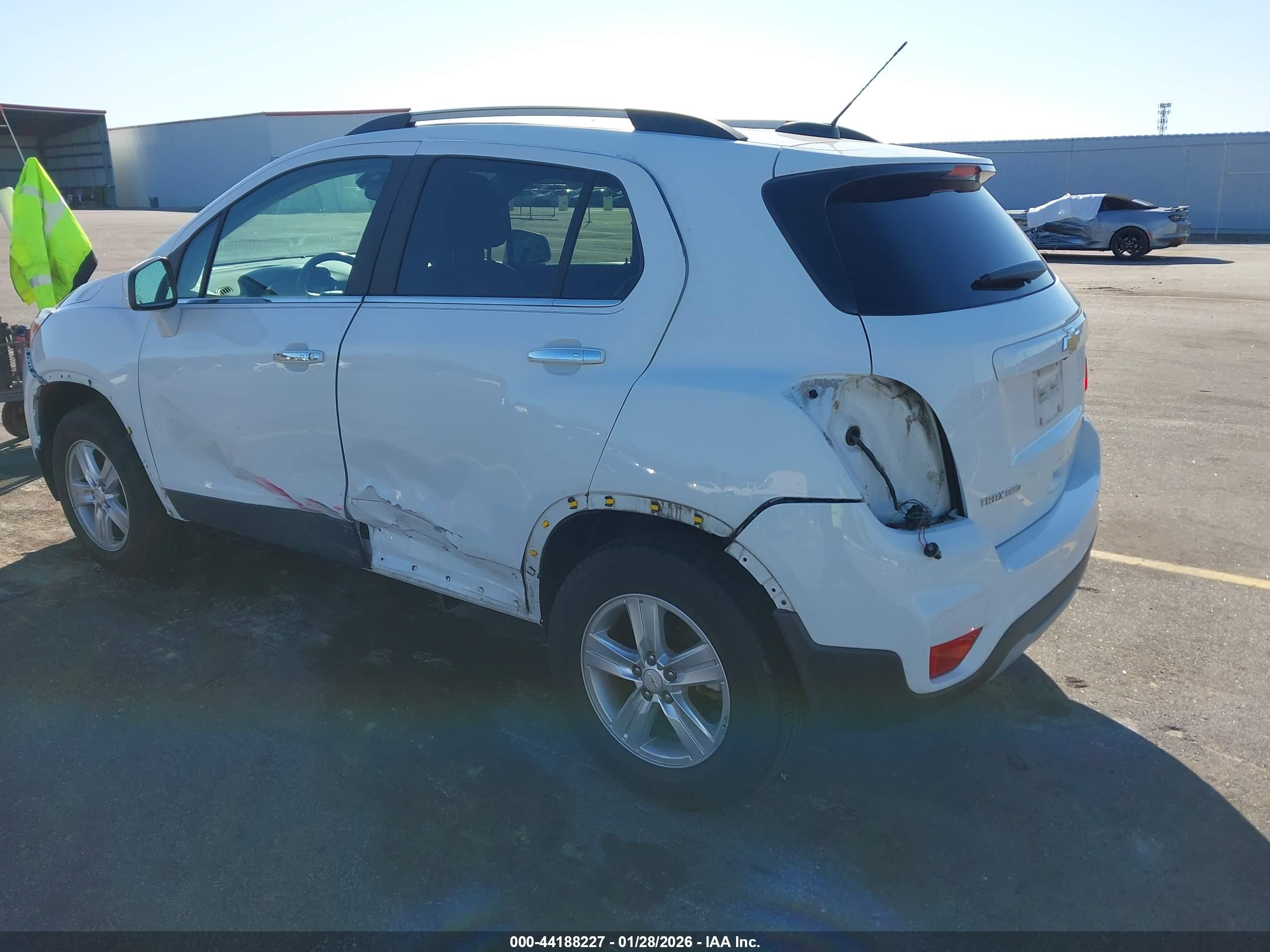 CHEVROLET TRAX image 3