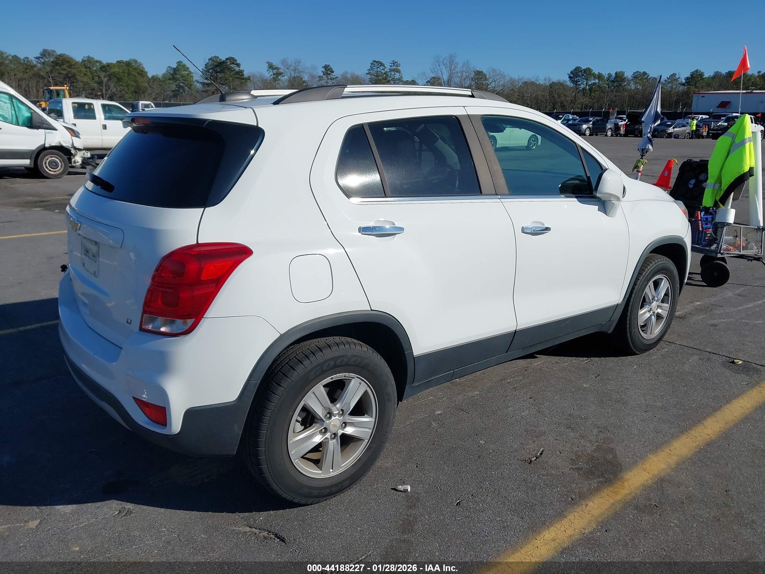 CHEVROLET TRAX image 4