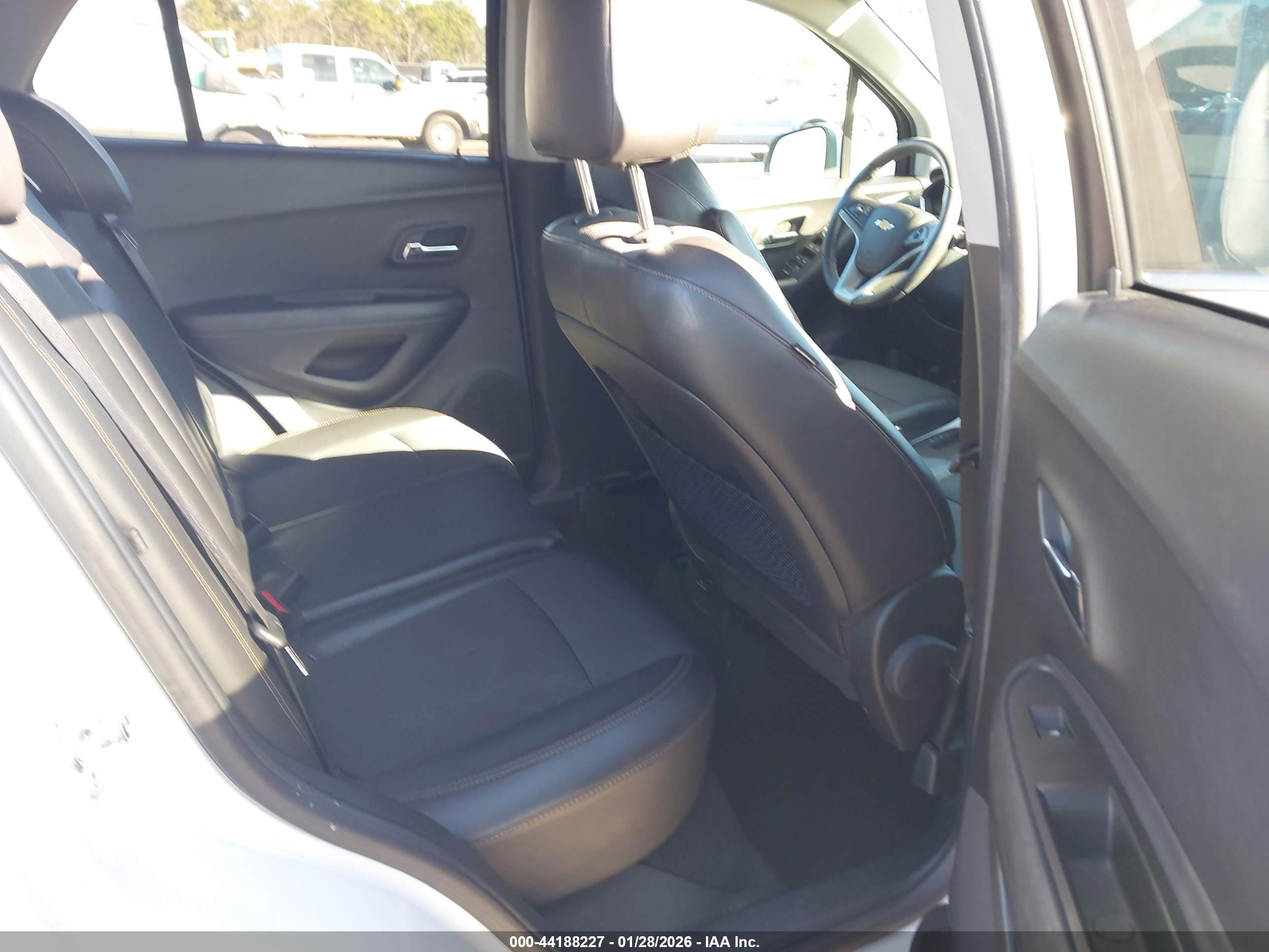 CHEVROLET TRAX image 8