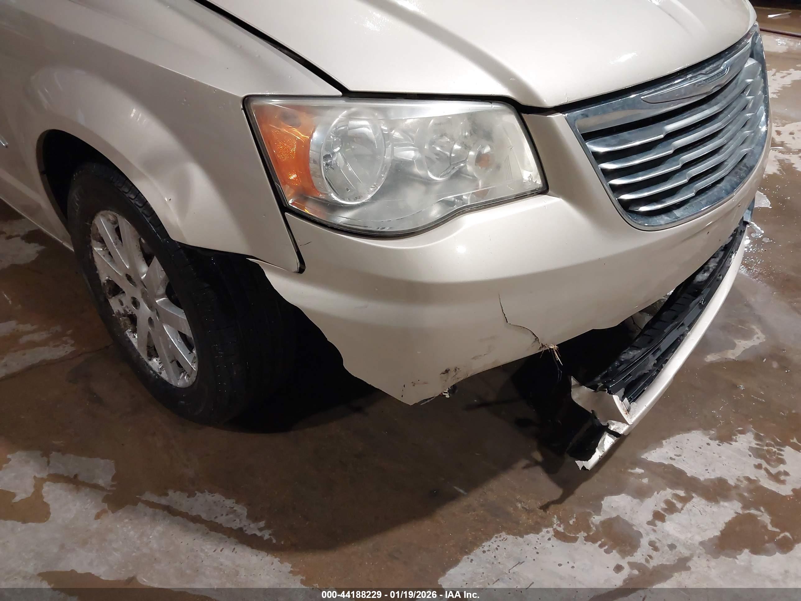 CHRYSLER TOWN image 6