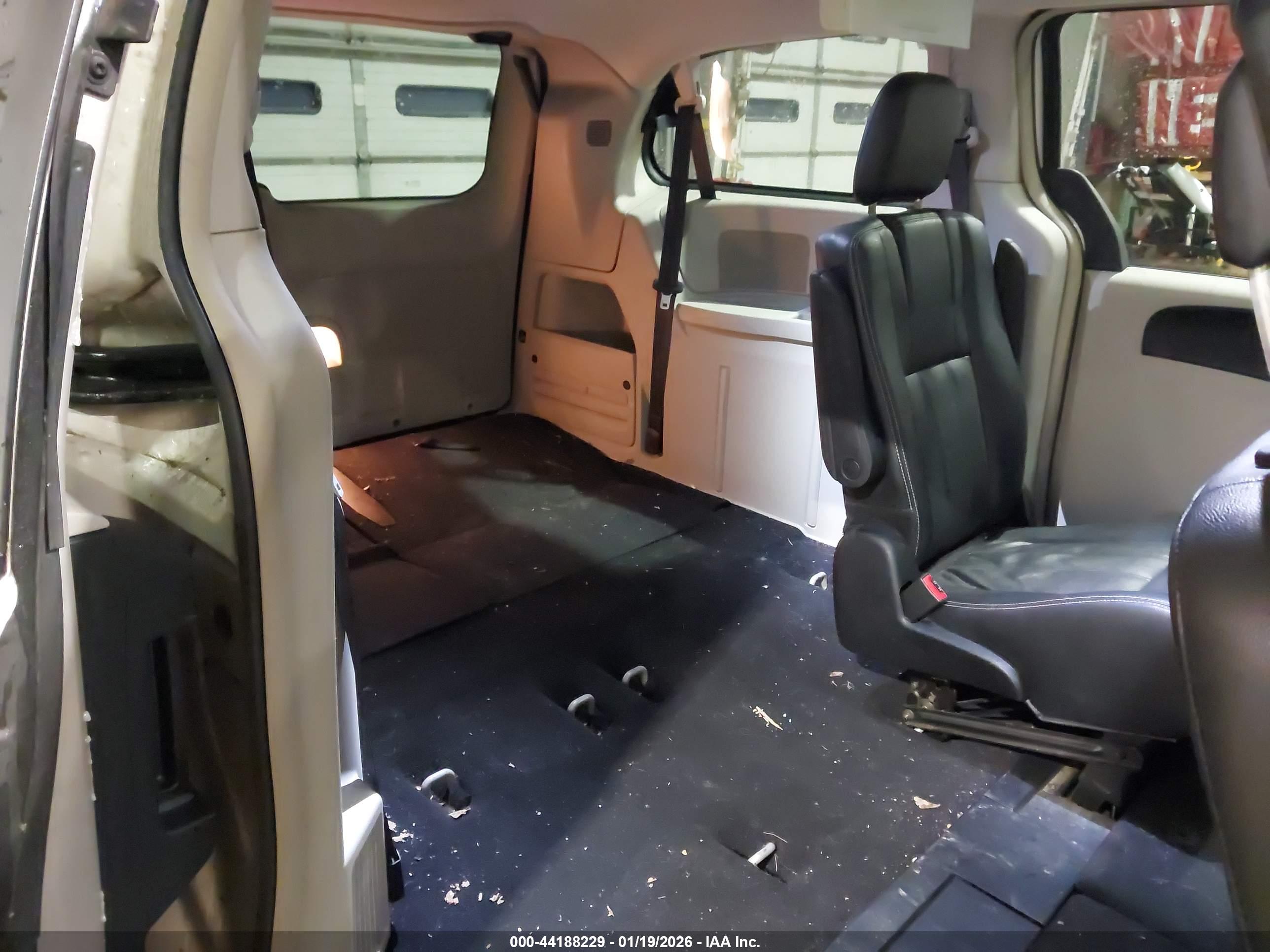 CHRYSLER TOWN image 8