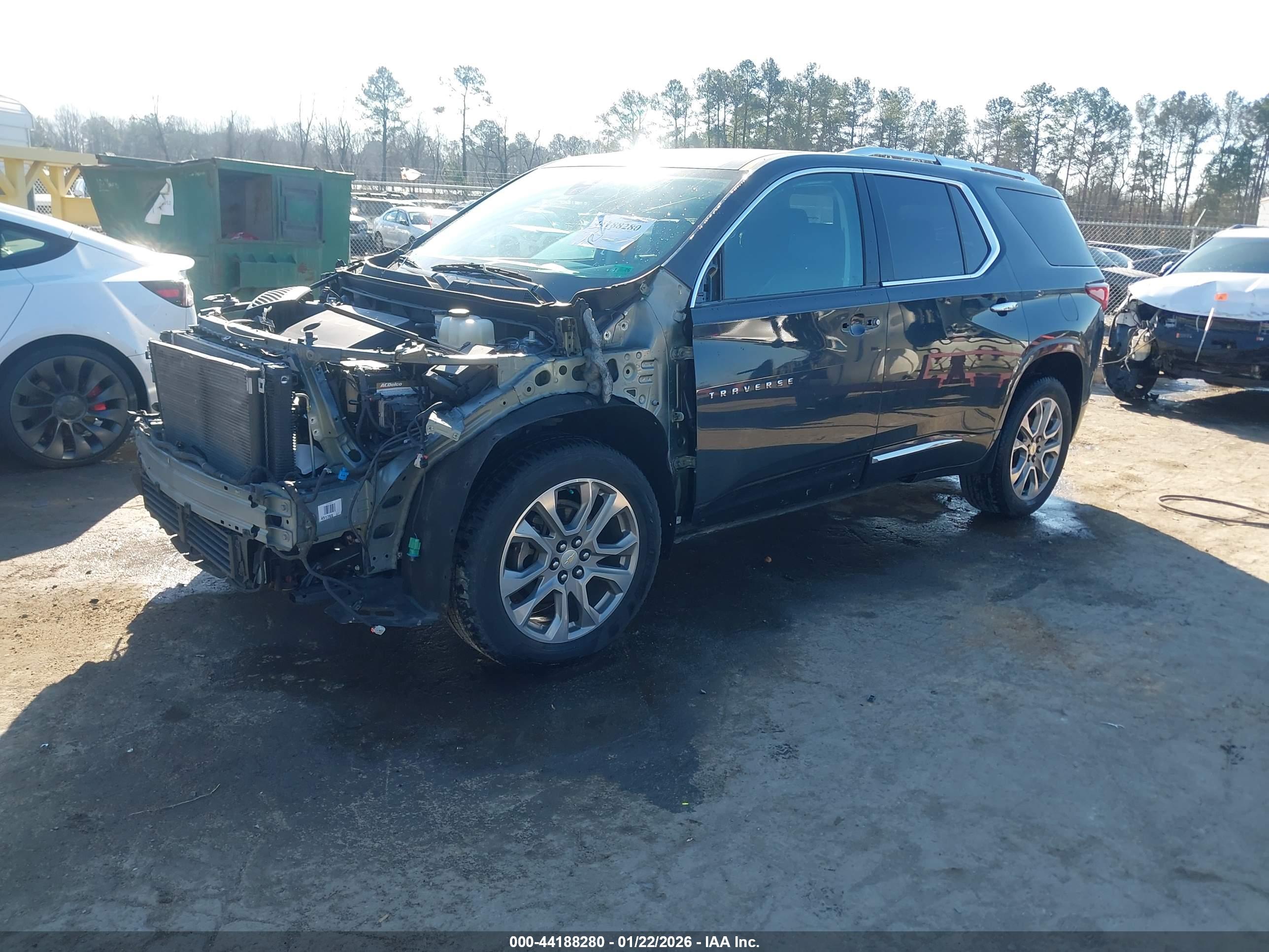 CHEVROLET TRAVERSE image 2