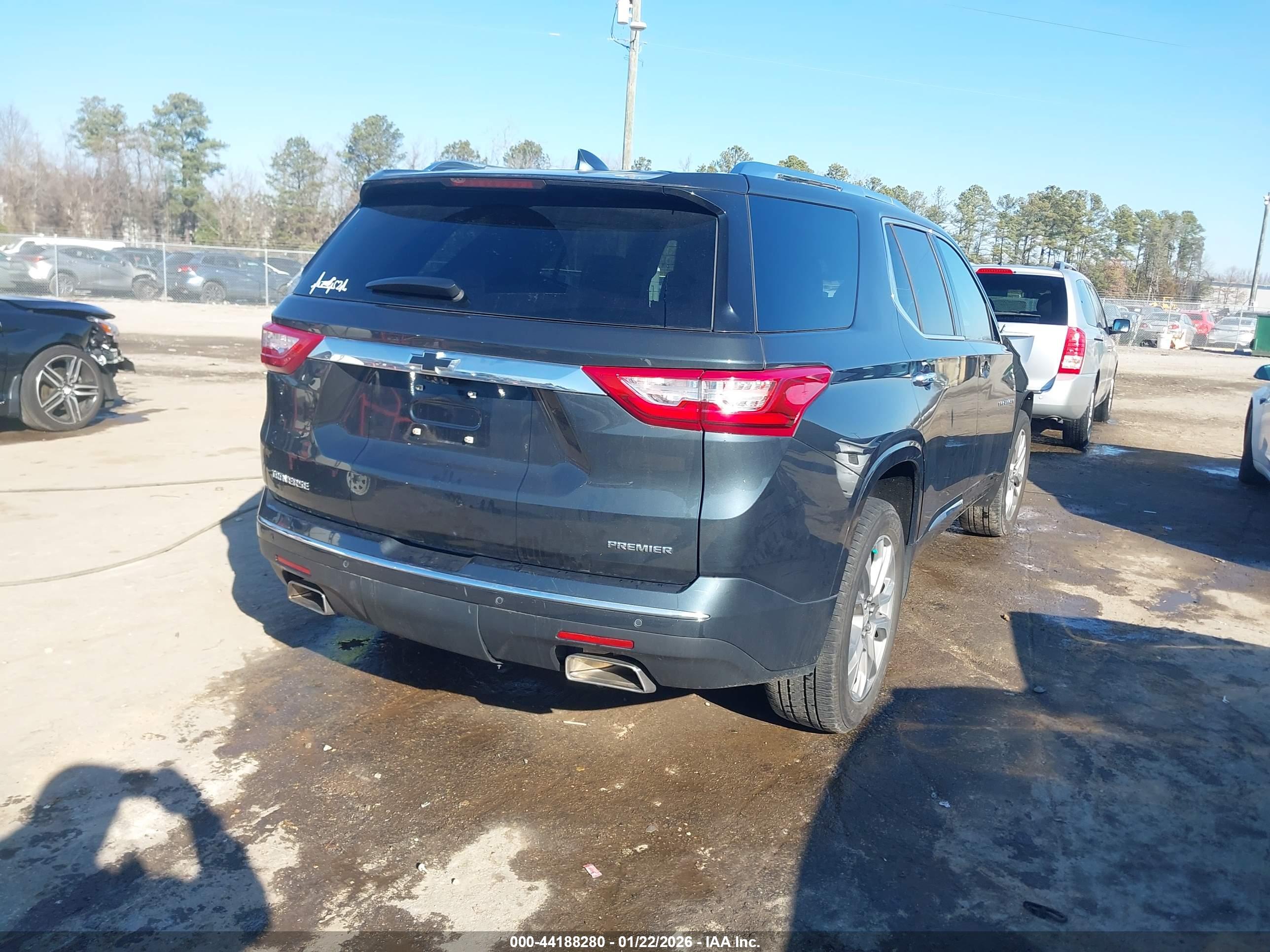 CHEVROLET TRAVERSE image 4