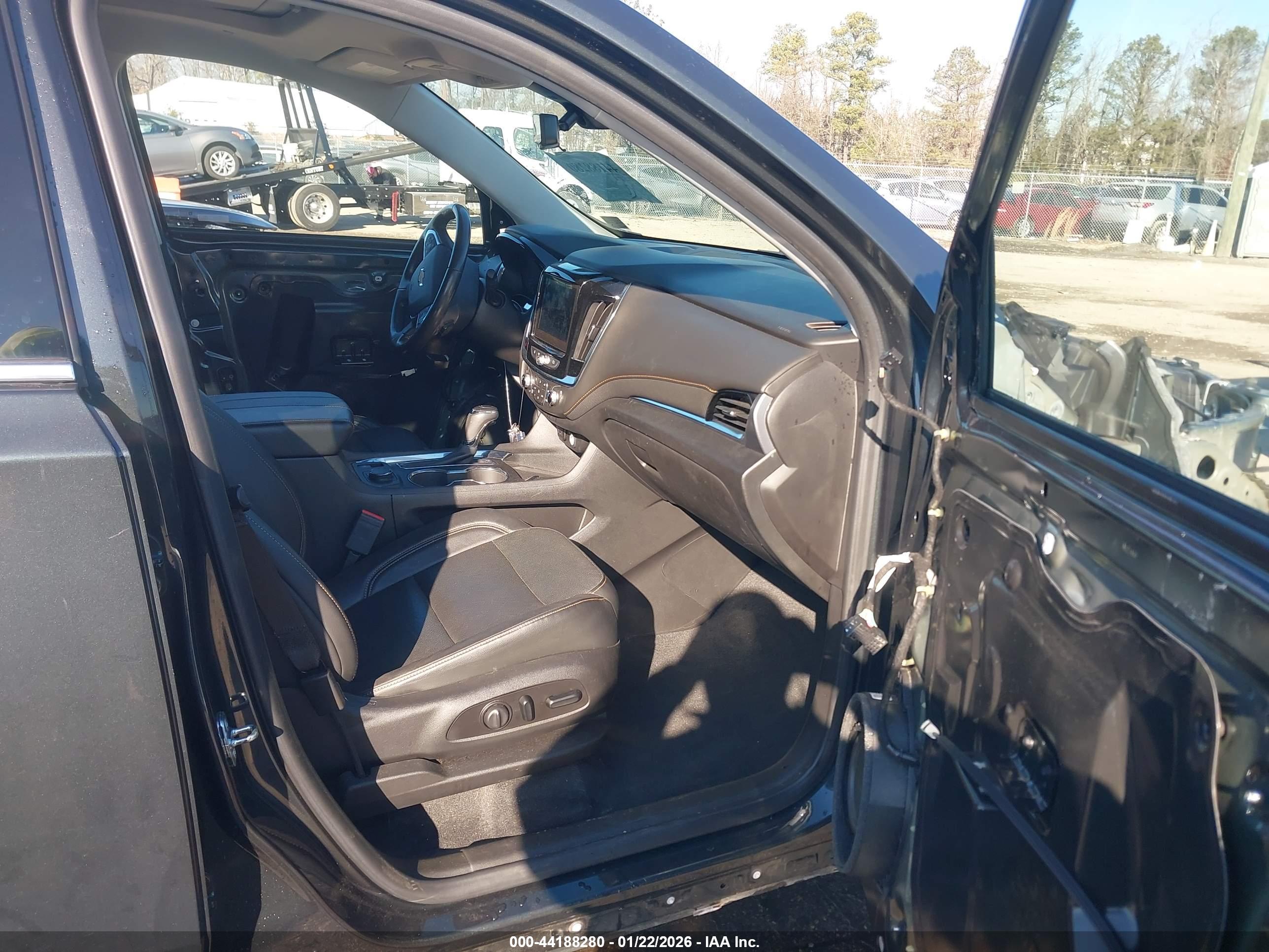 CHEVROLET TRAVERSE image 5