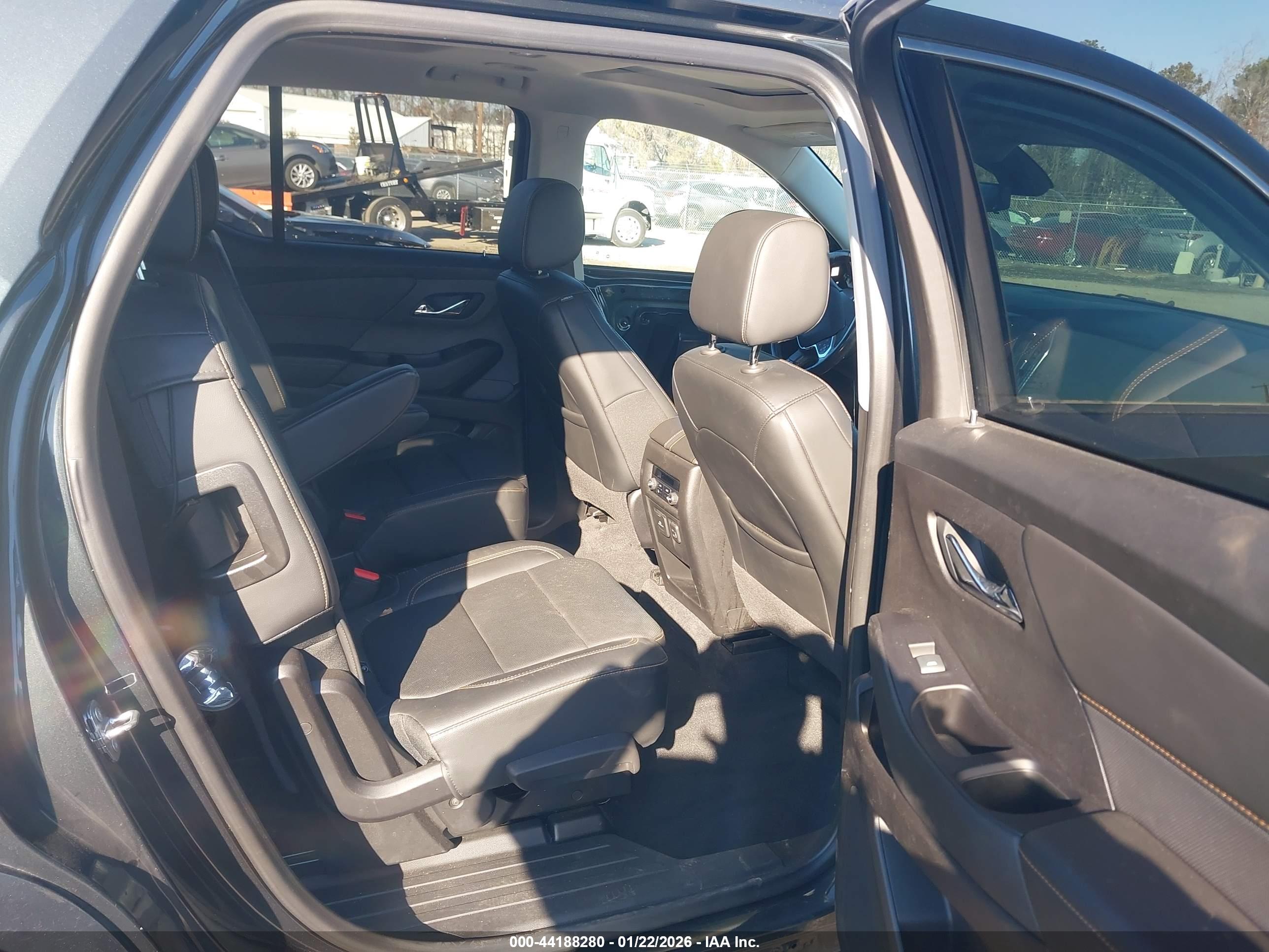 CHEVROLET TRAVERSE image 8