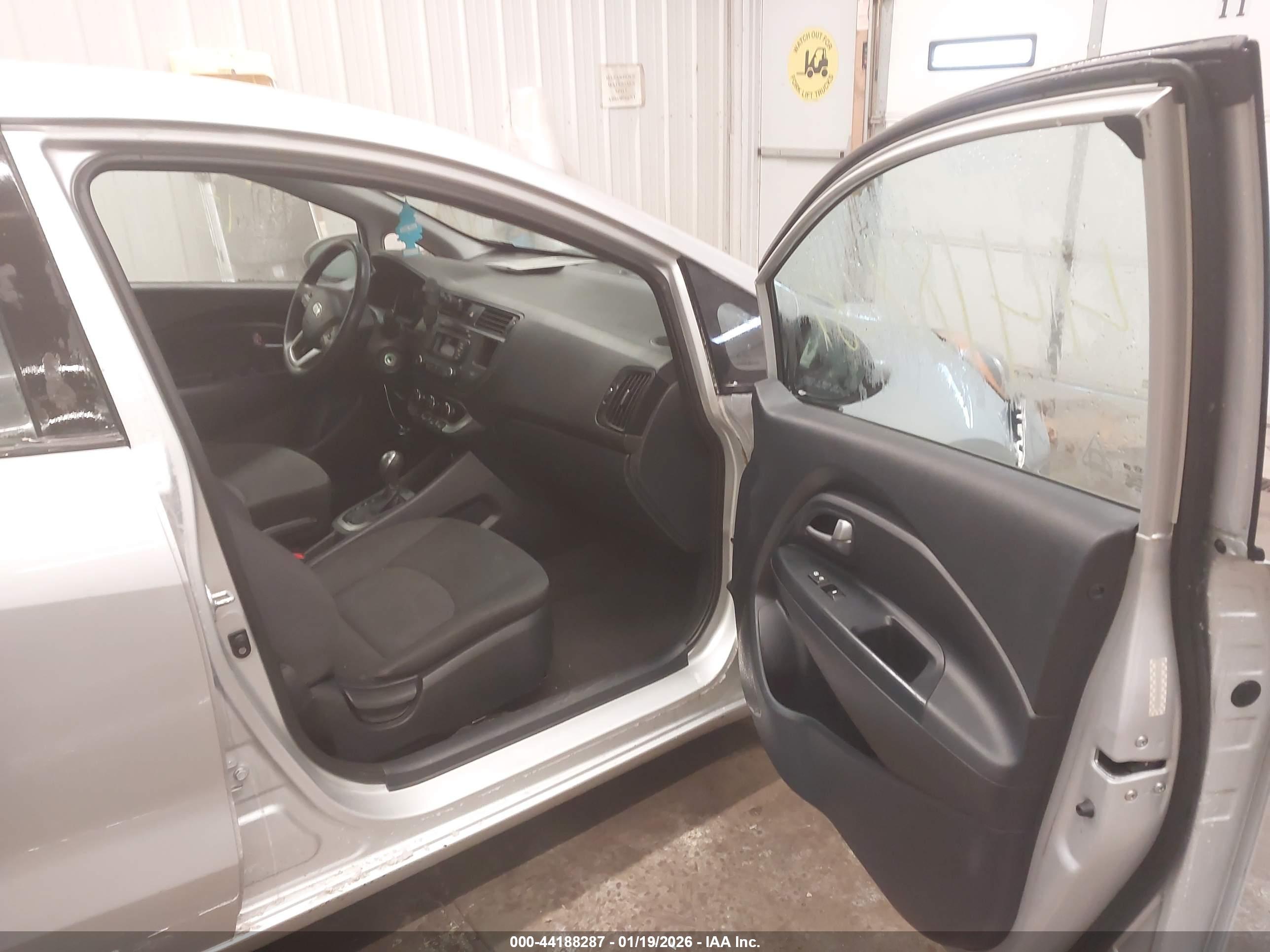 KIA RIO image 5