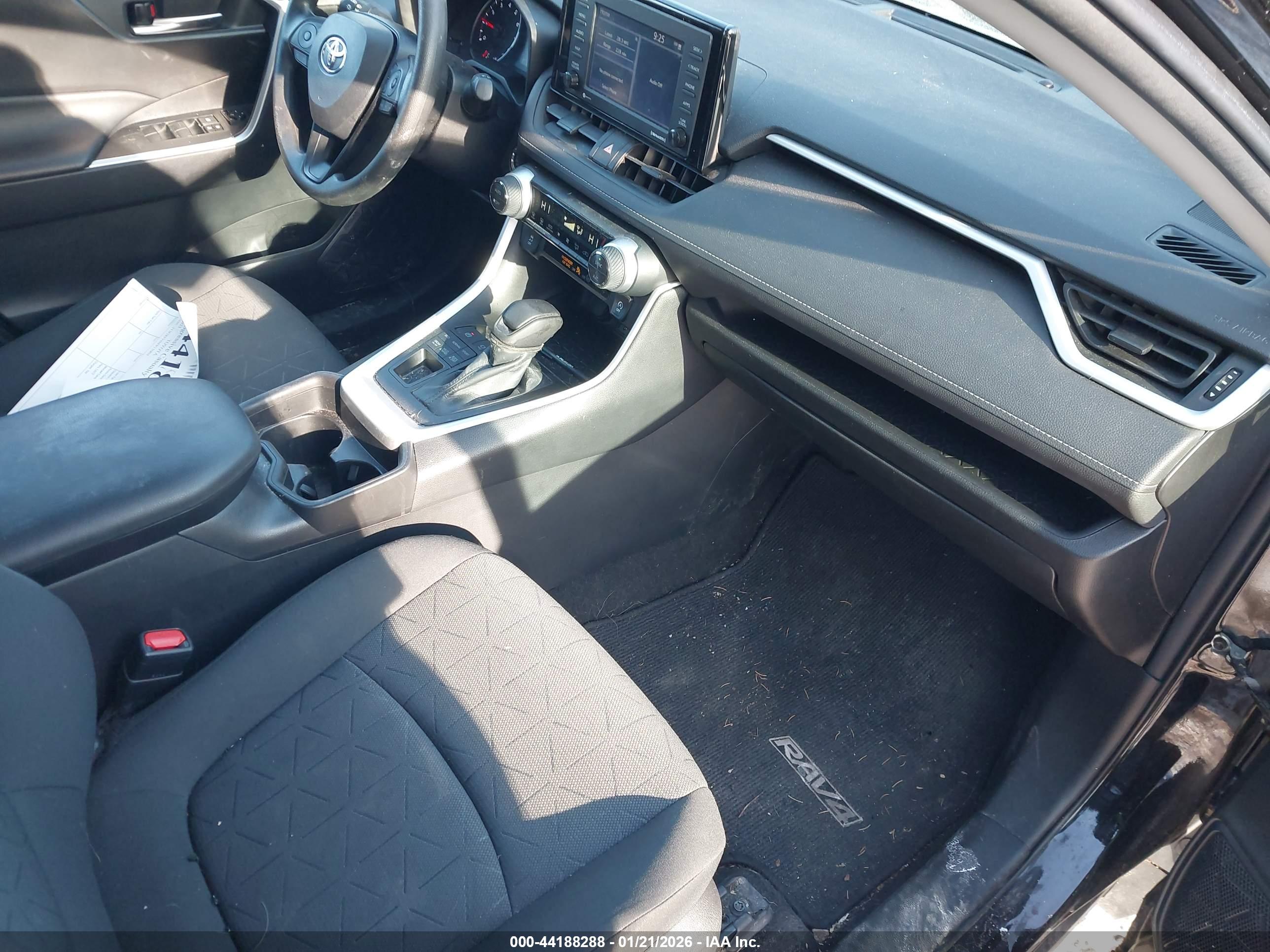 TOYOTA RAV4 image 5