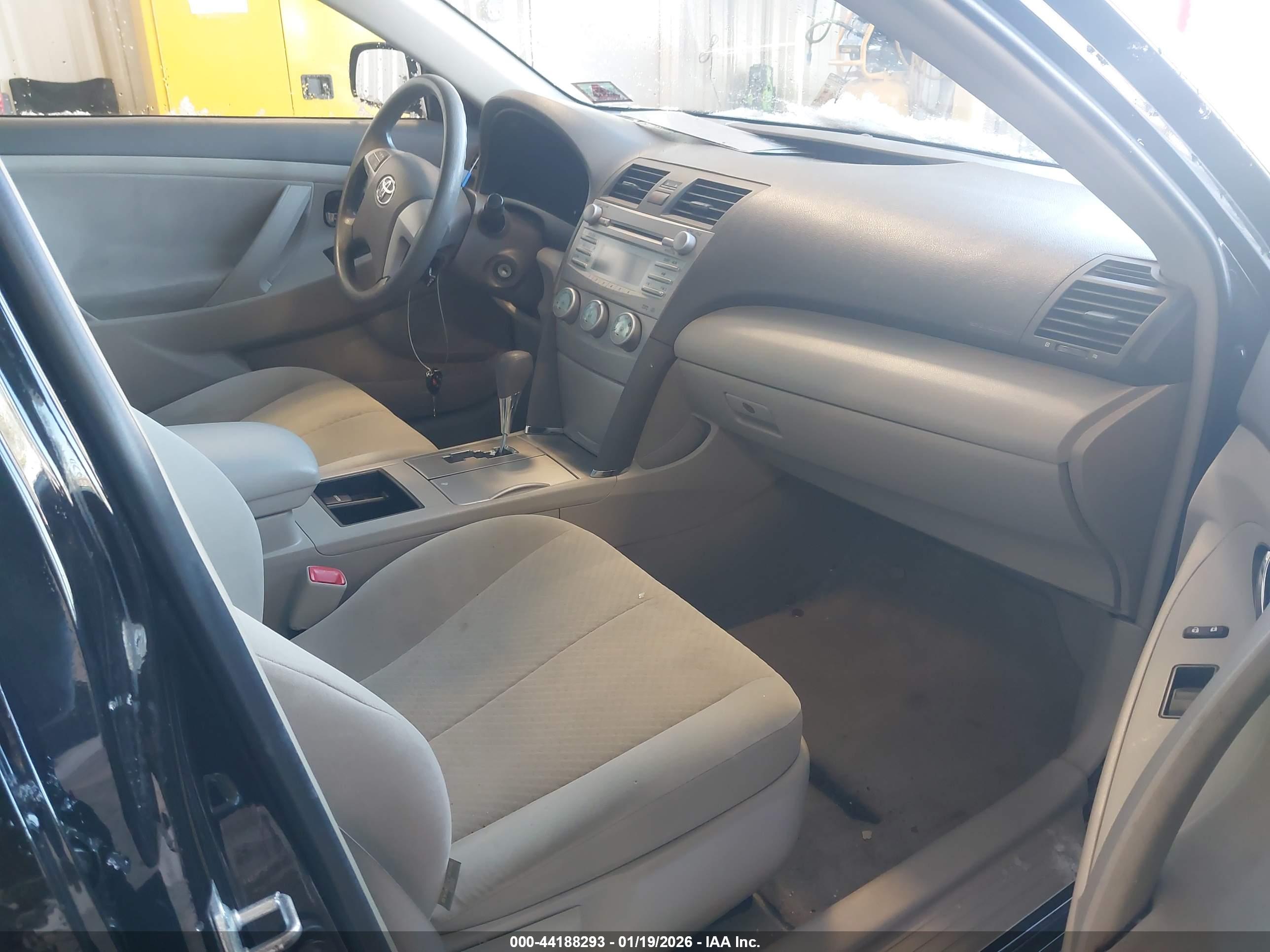 TOYOTA CAMRY image 5
