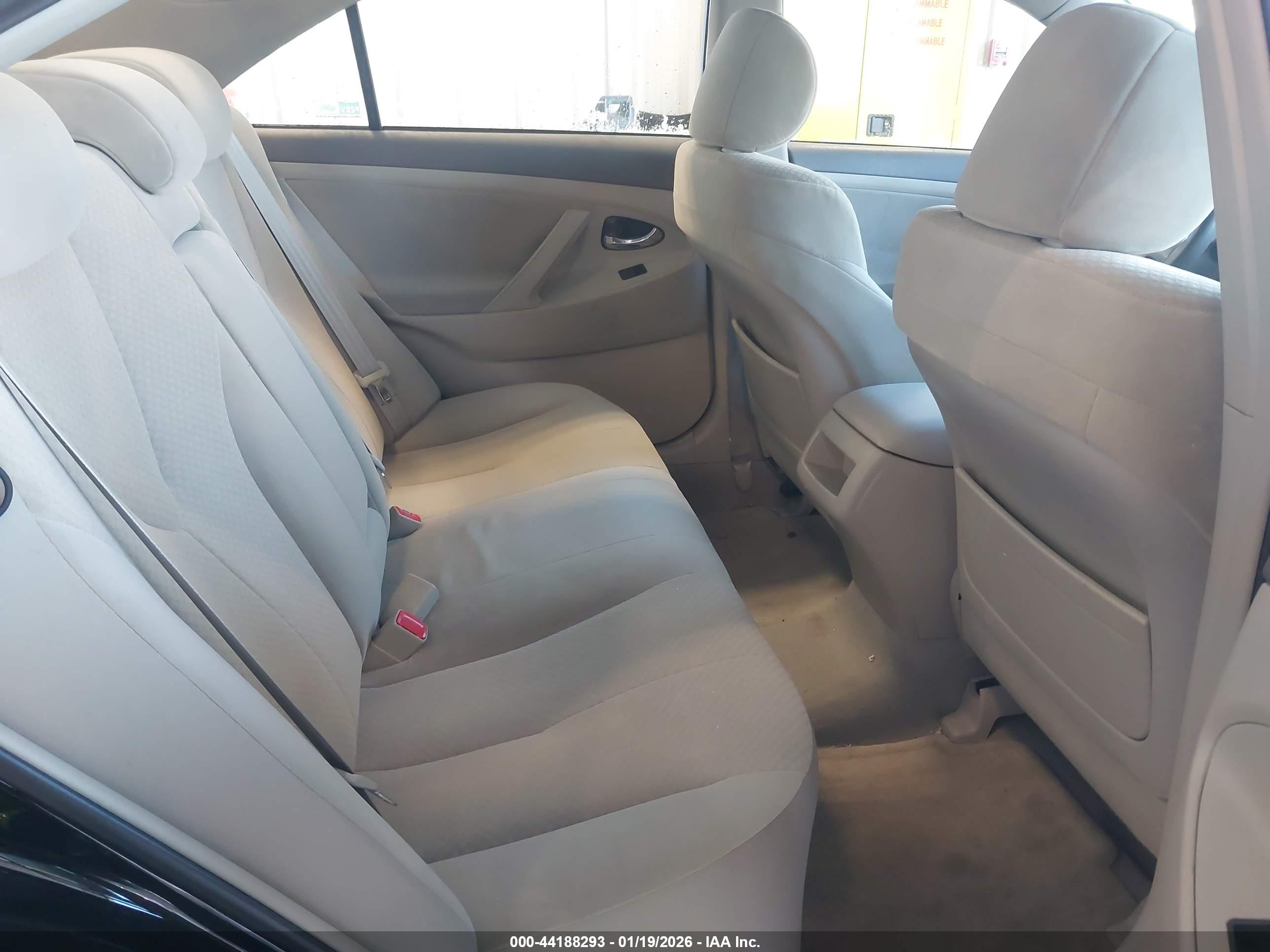 TOYOTA CAMRY image 8