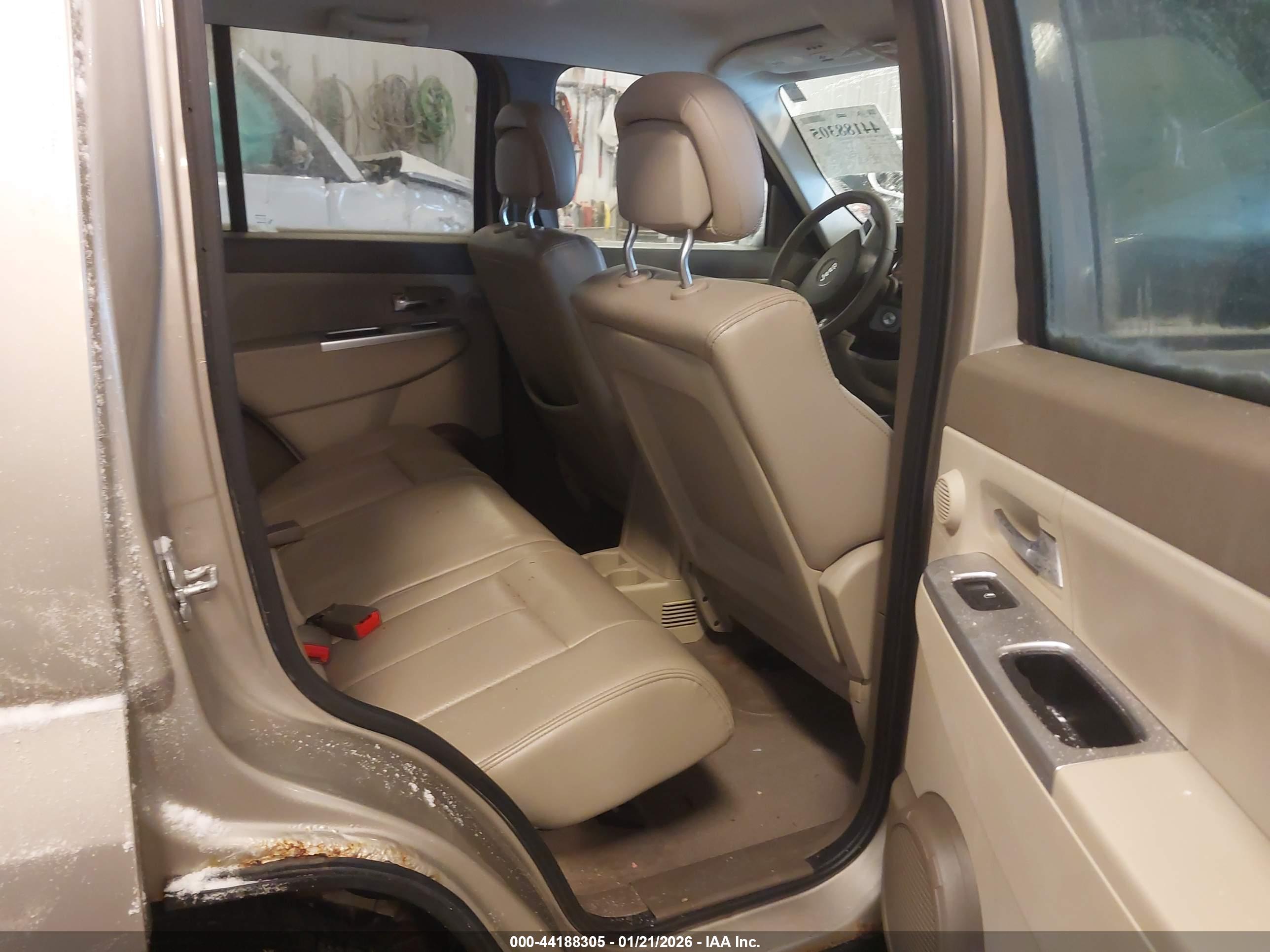 JEEP LIBERTY image 8