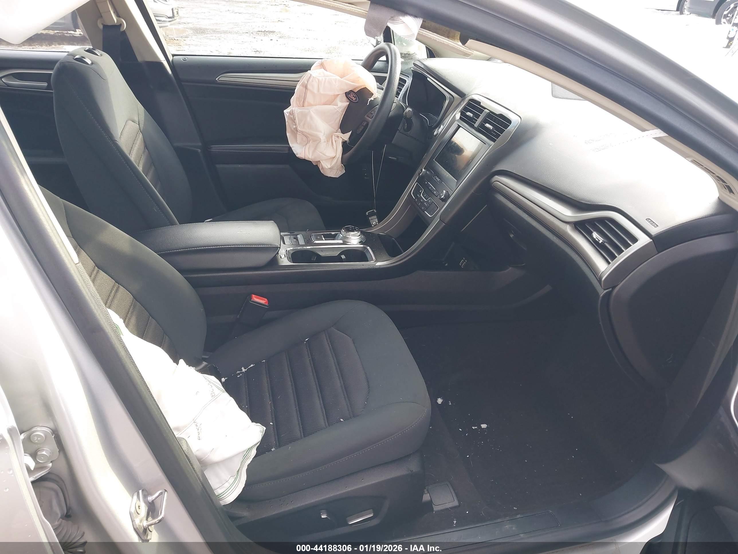 FORD FUSION image 5