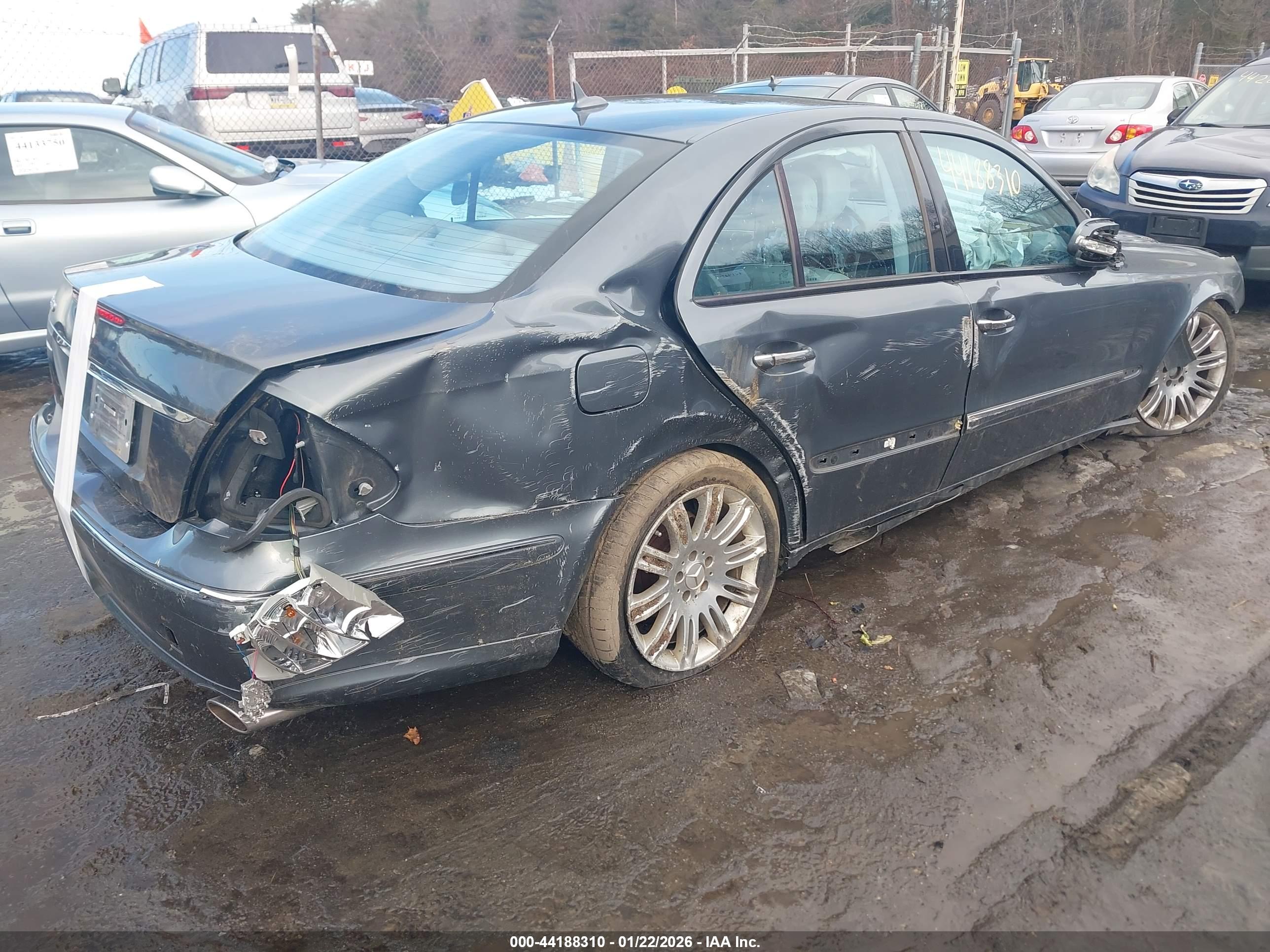MERCEDES-BENZ E image 4