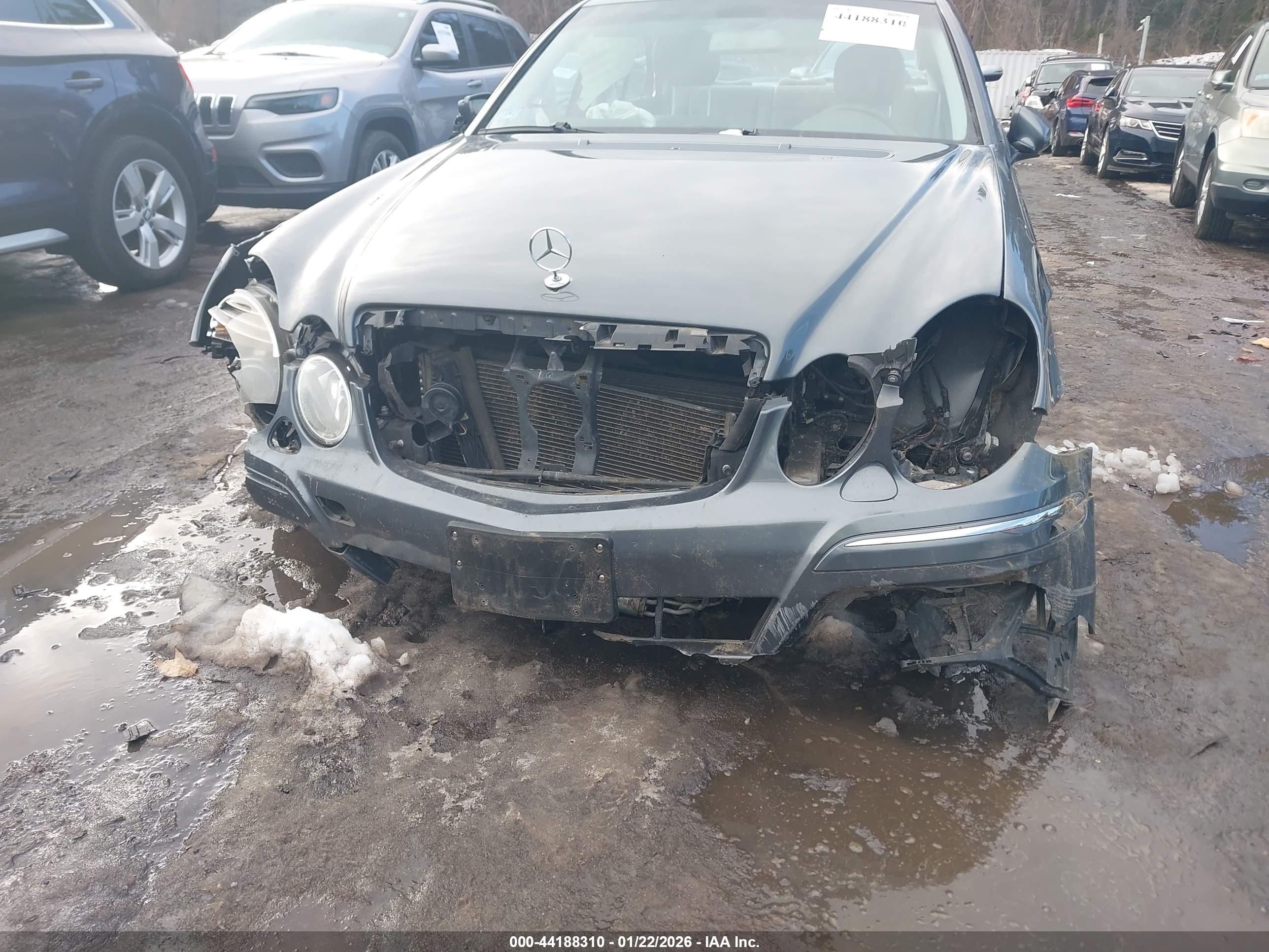 MERCEDES-BENZ E image 6