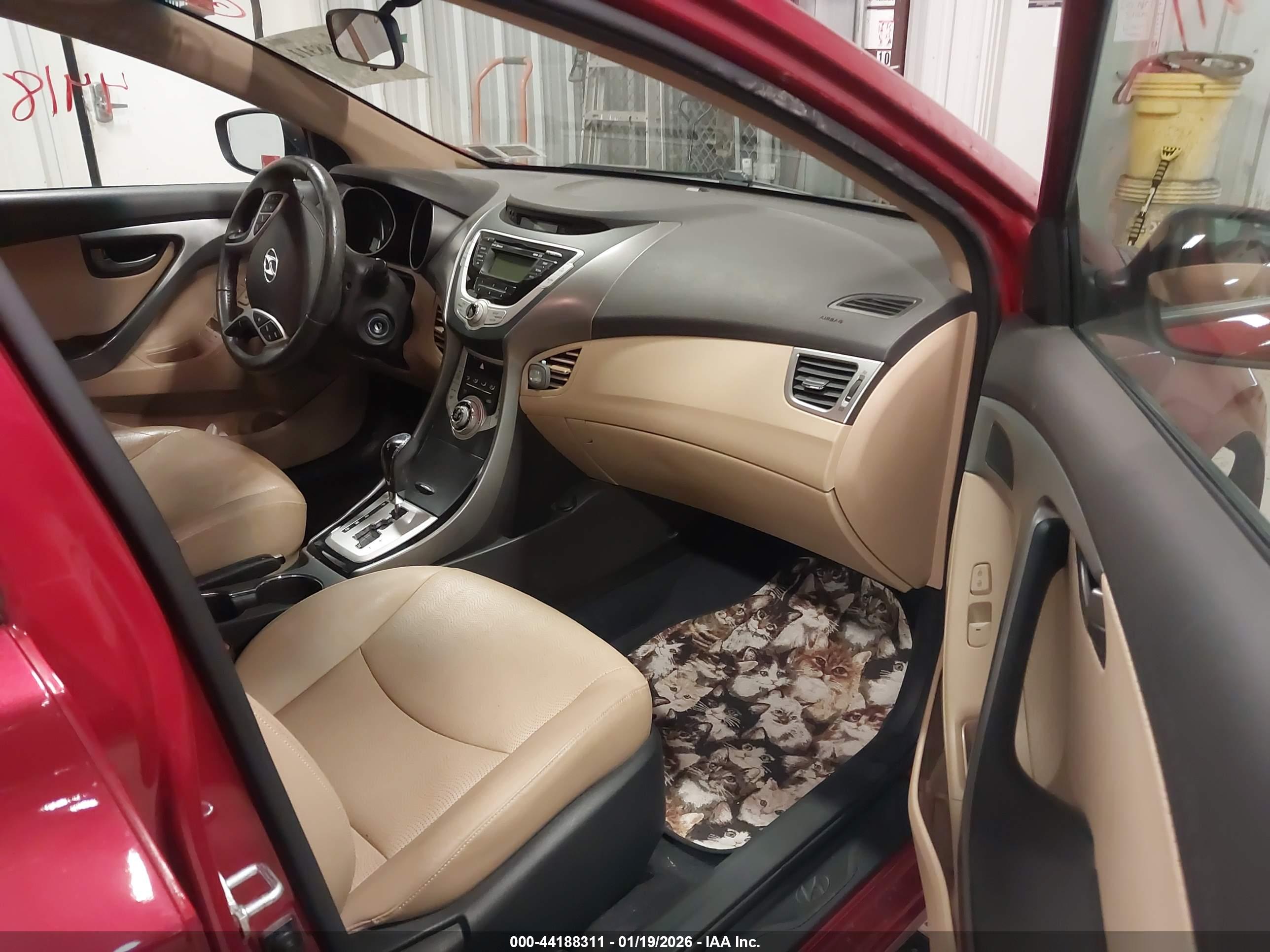 HYUNDAI ELANTRA image 5