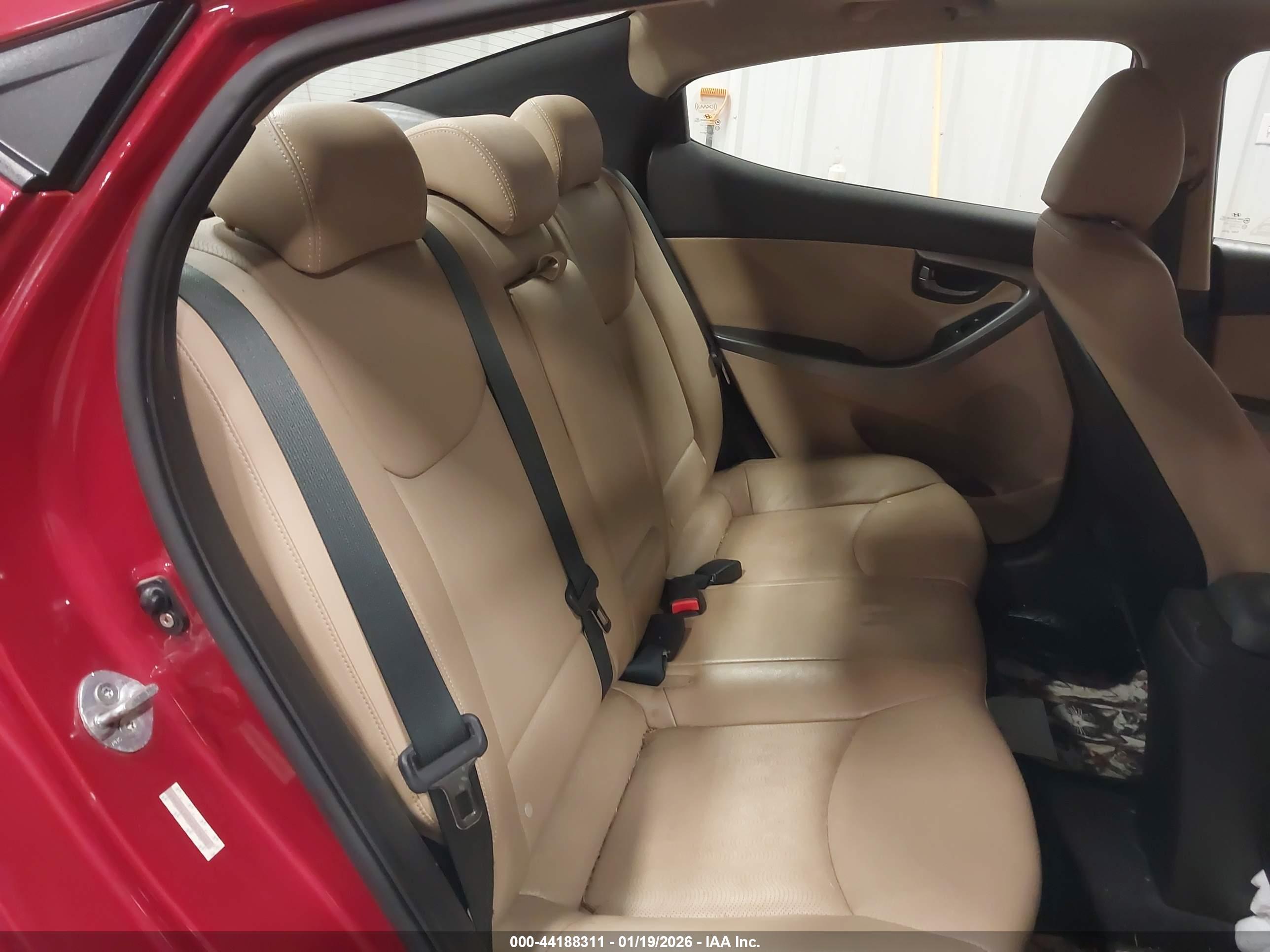 HYUNDAI ELANTRA image 8