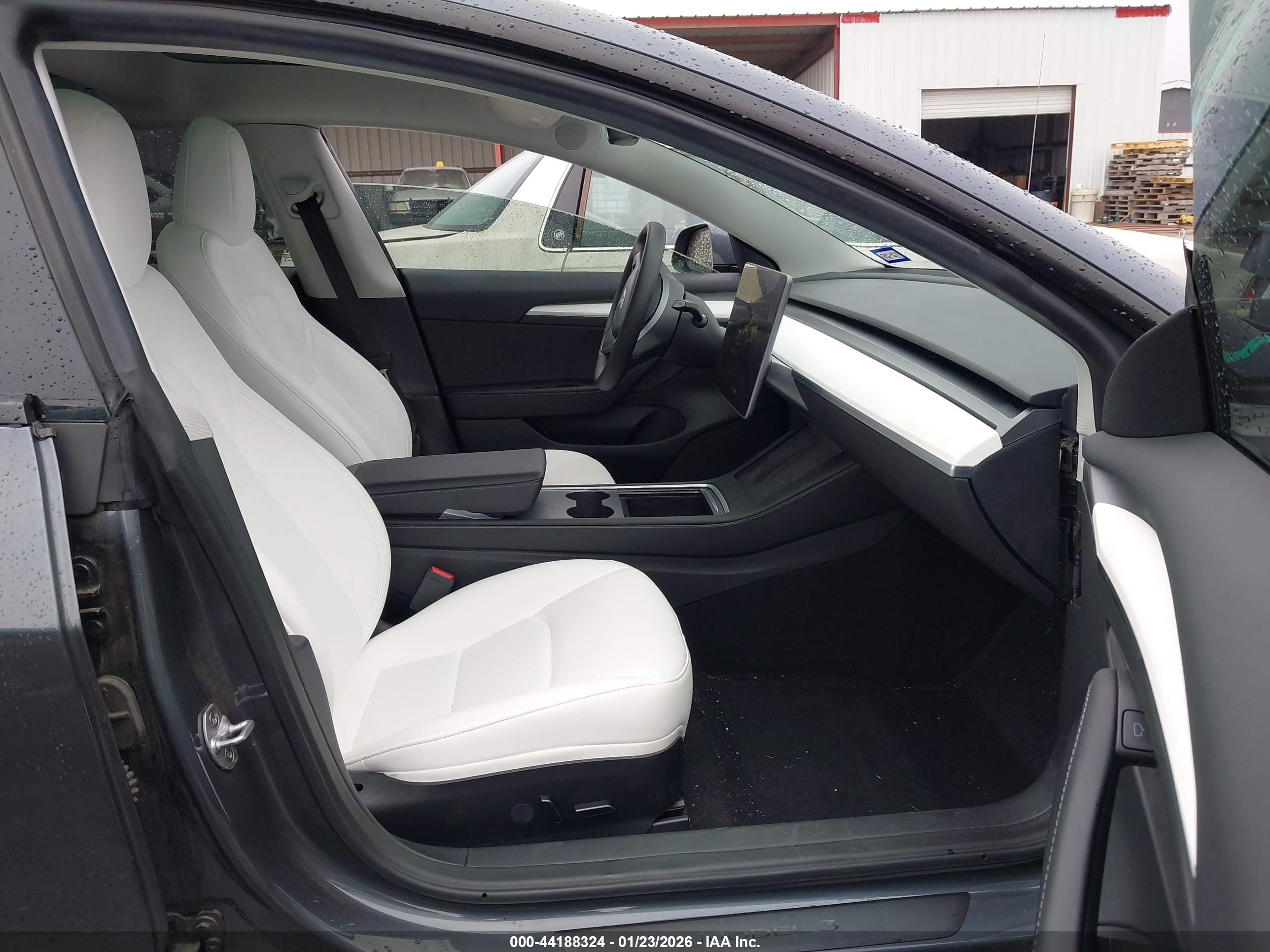 TESLA MODEL image 5