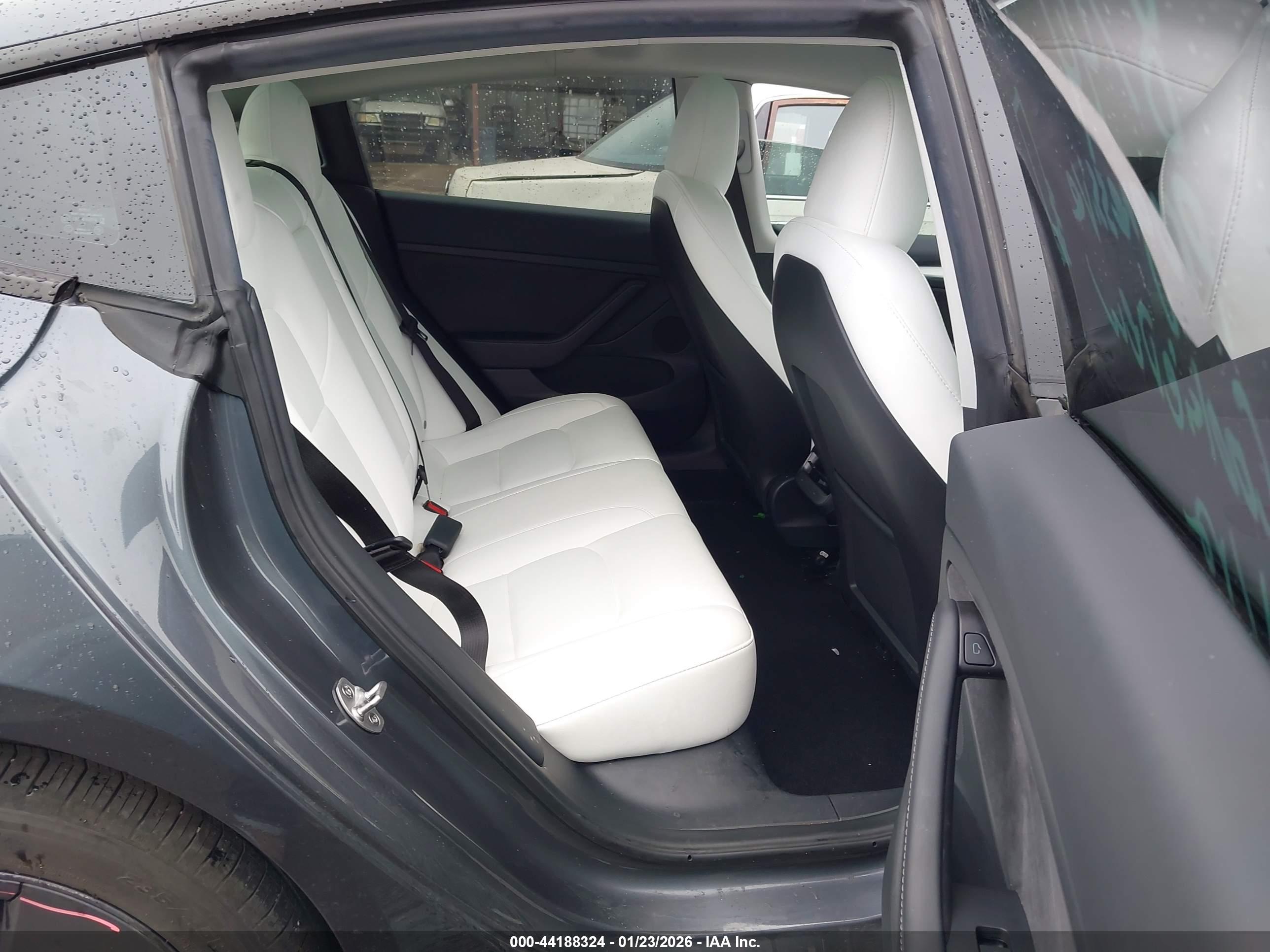 TESLA MODEL image 8