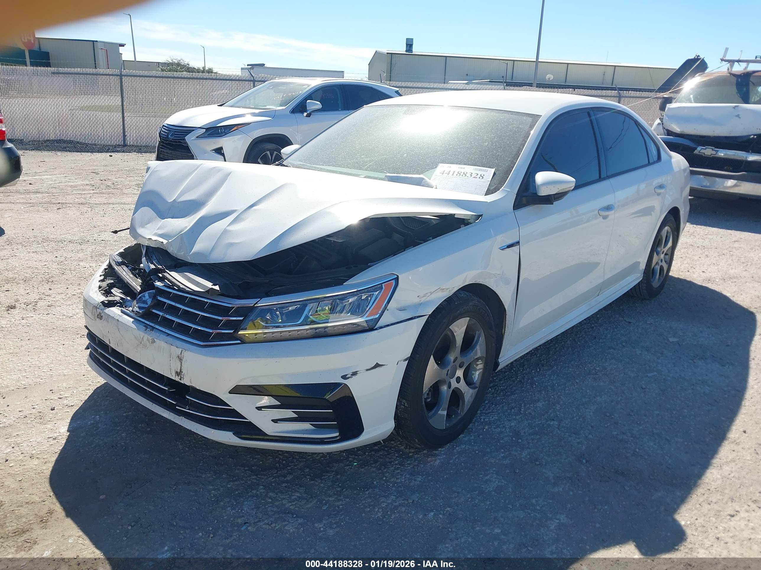 VOLKSWAGEN PASSAT image 2