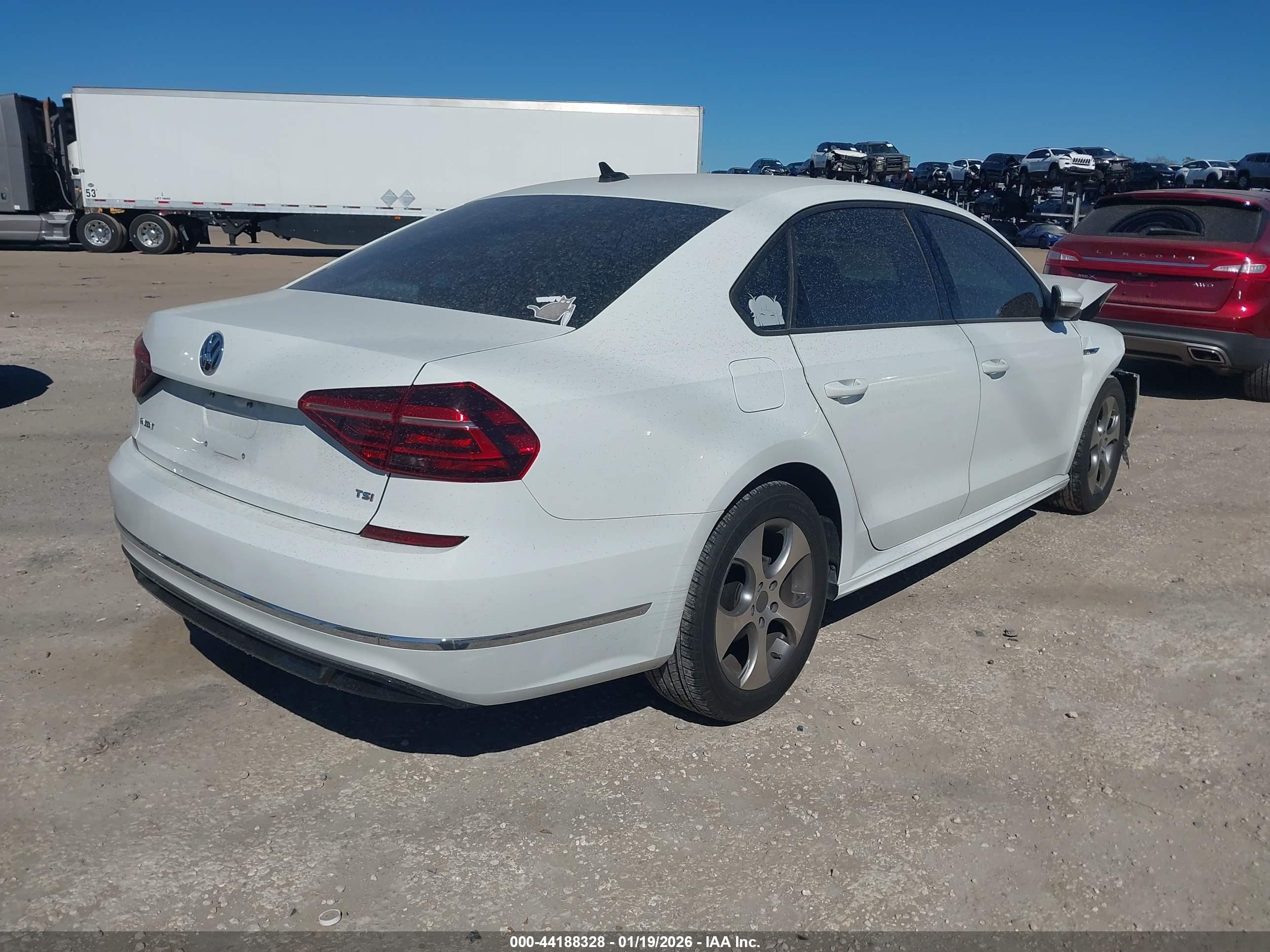 VOLKSWAGEN PASSAT image 4