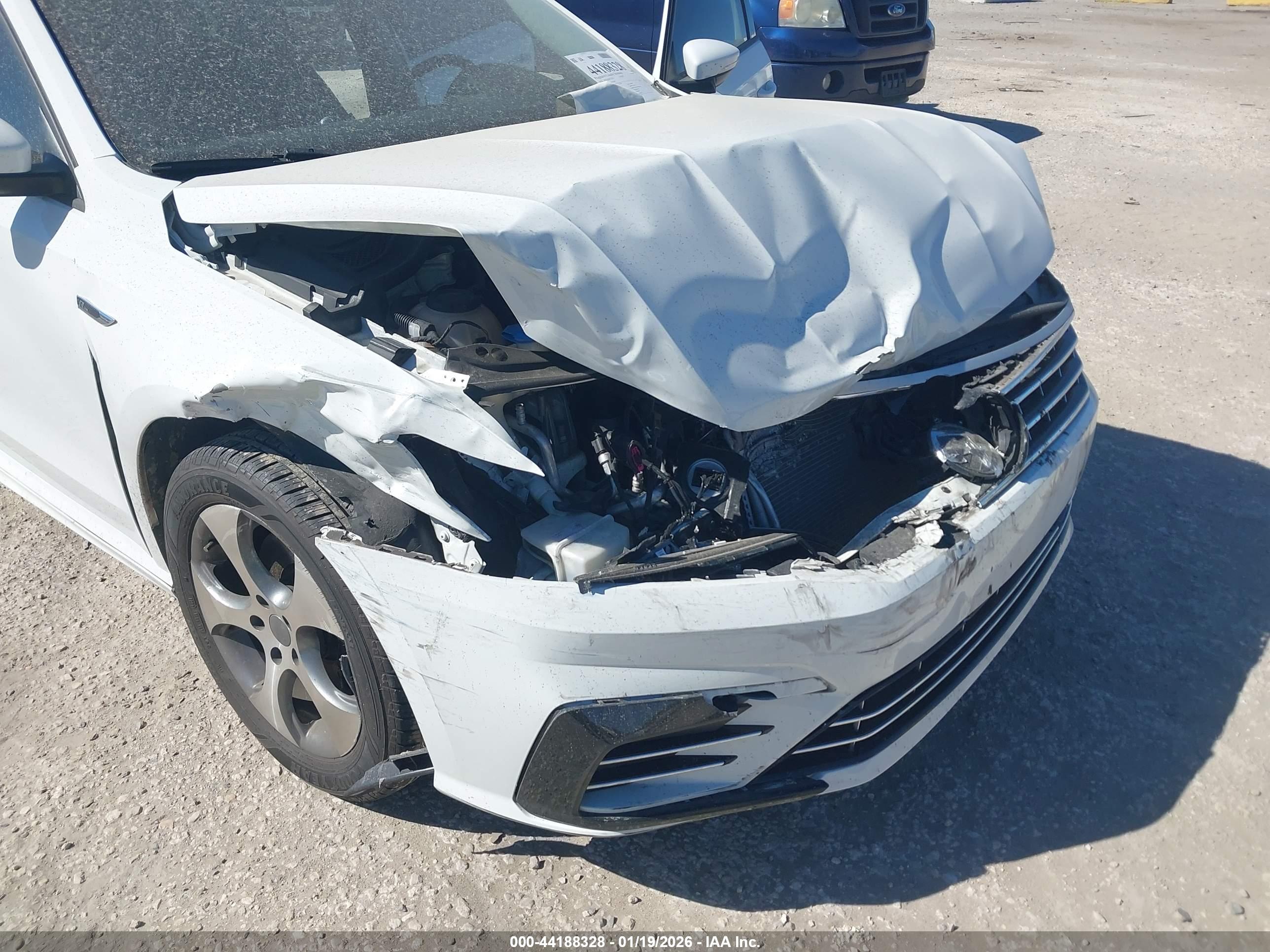 VOLKSWAGEN PASSAT image 6