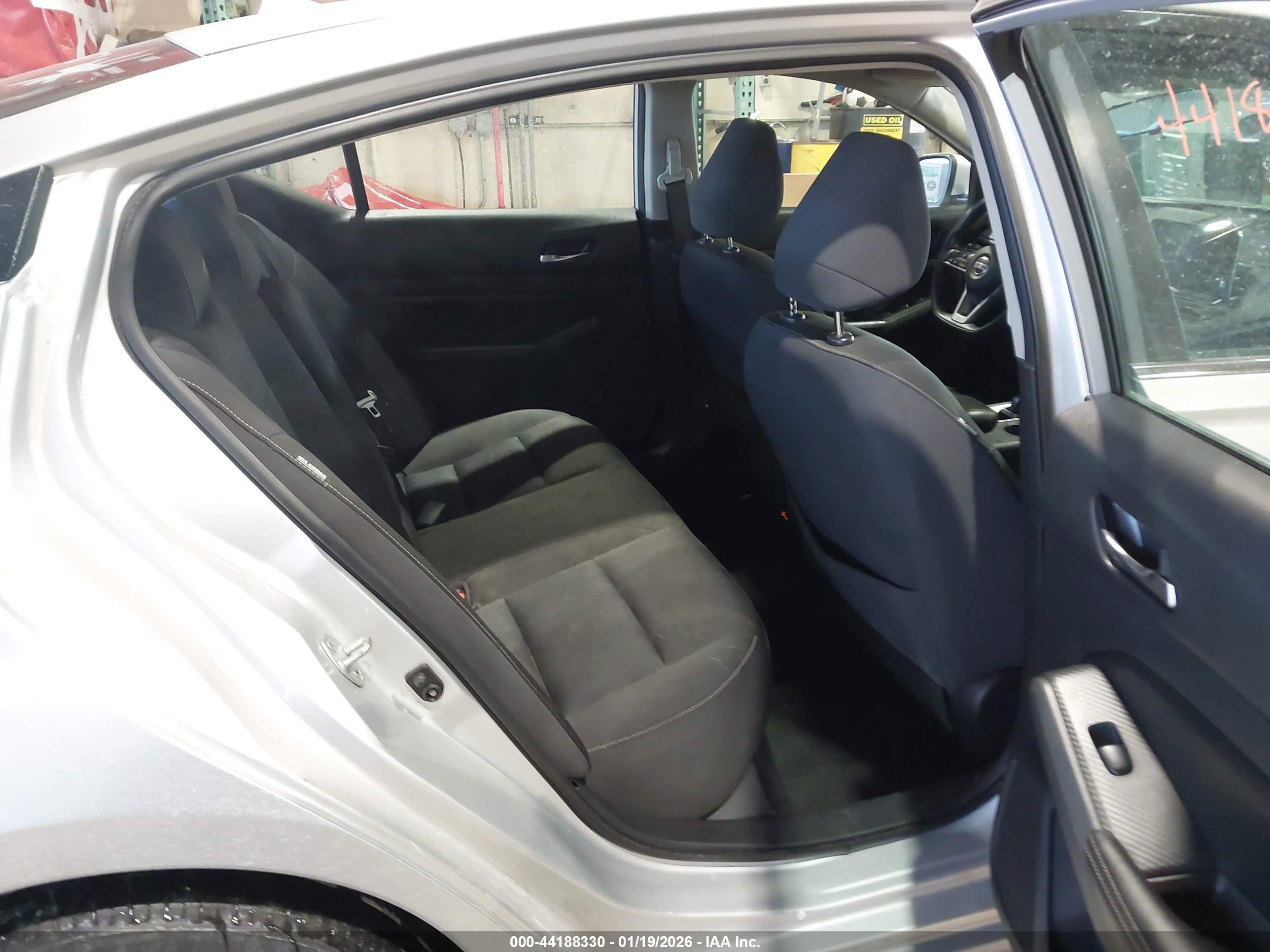NISSAN ALTIMA image 8