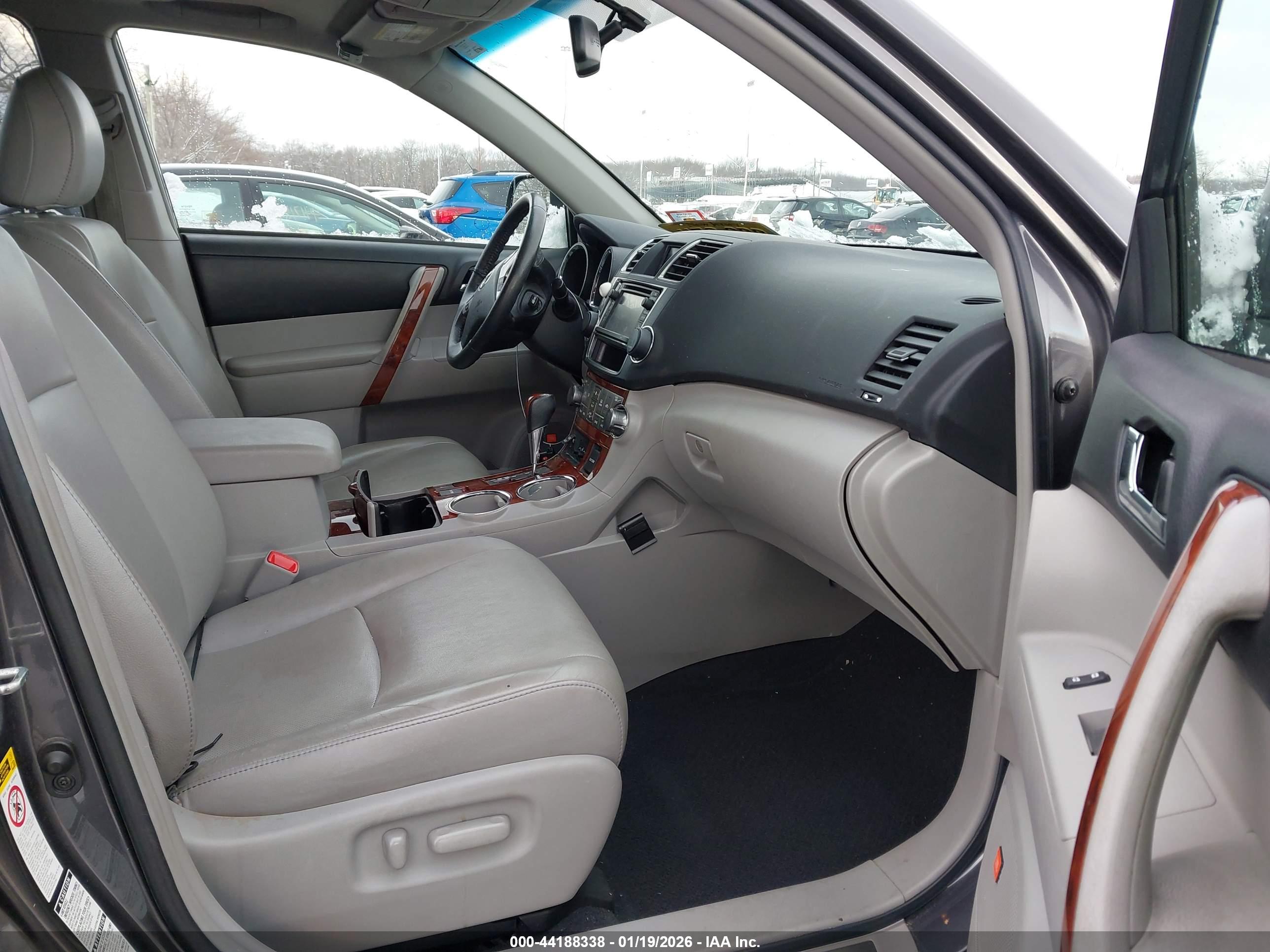 TOYOTA HIGHLANDER image 5