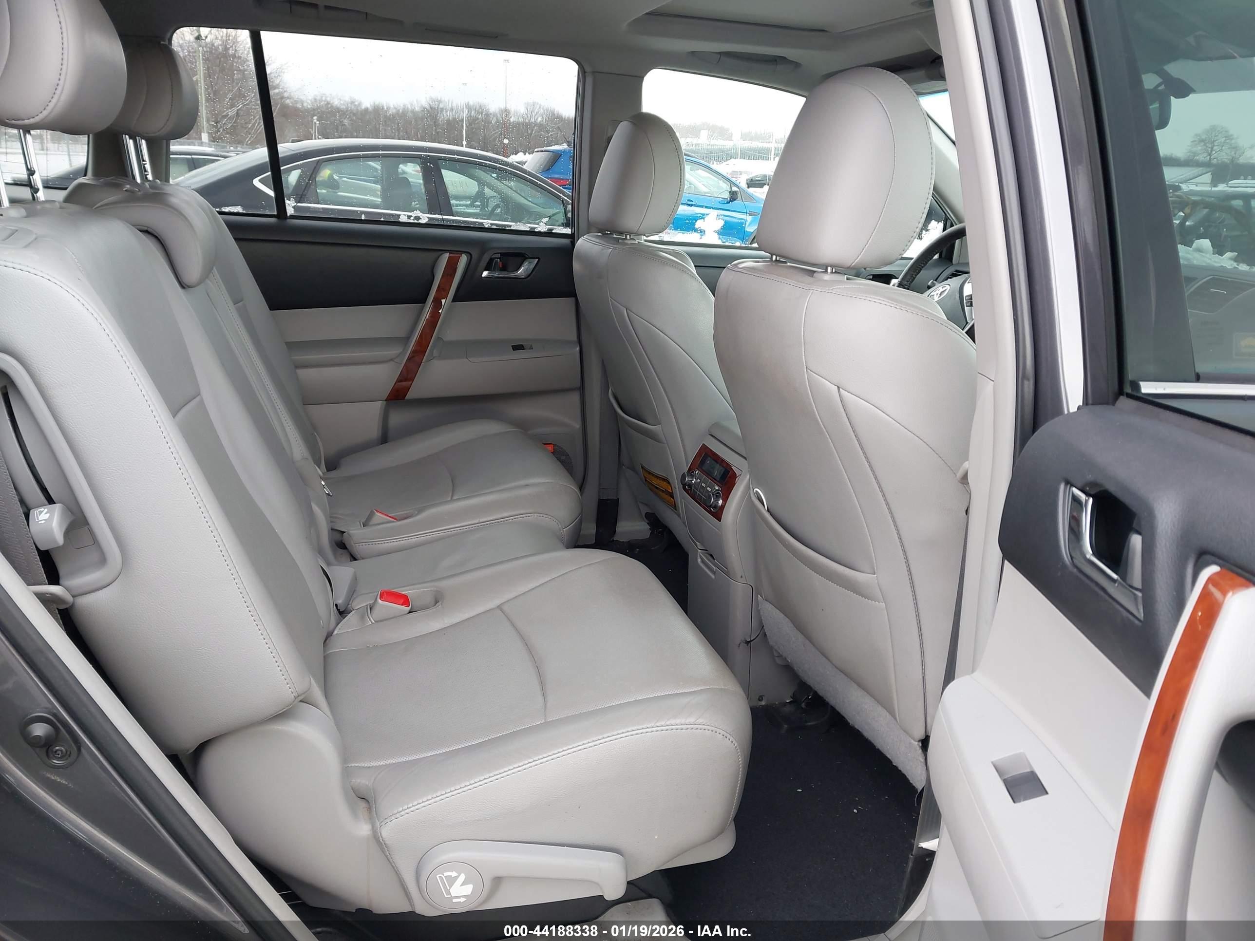 TOYOTA HIGHLANDER image 8