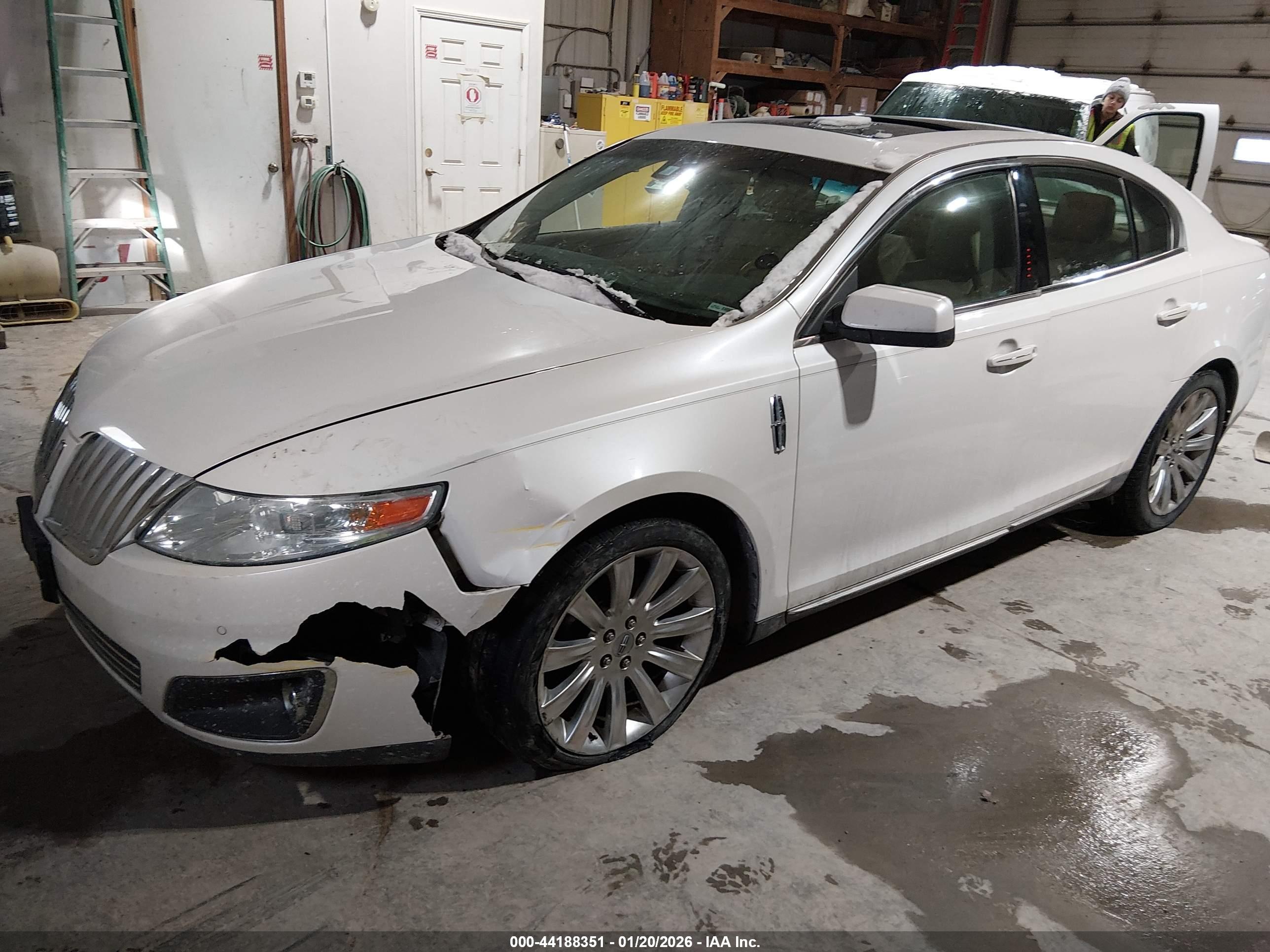 LINCOLN MKS image 2