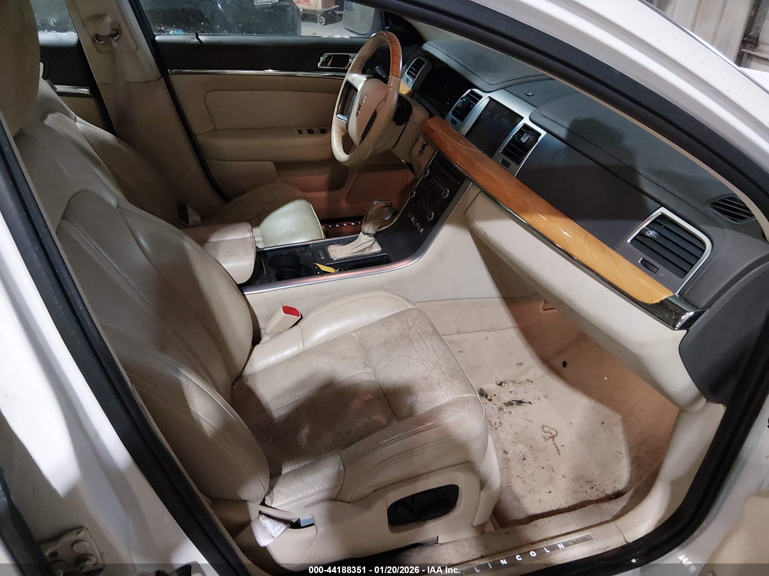 LINCOLN MKS image 5