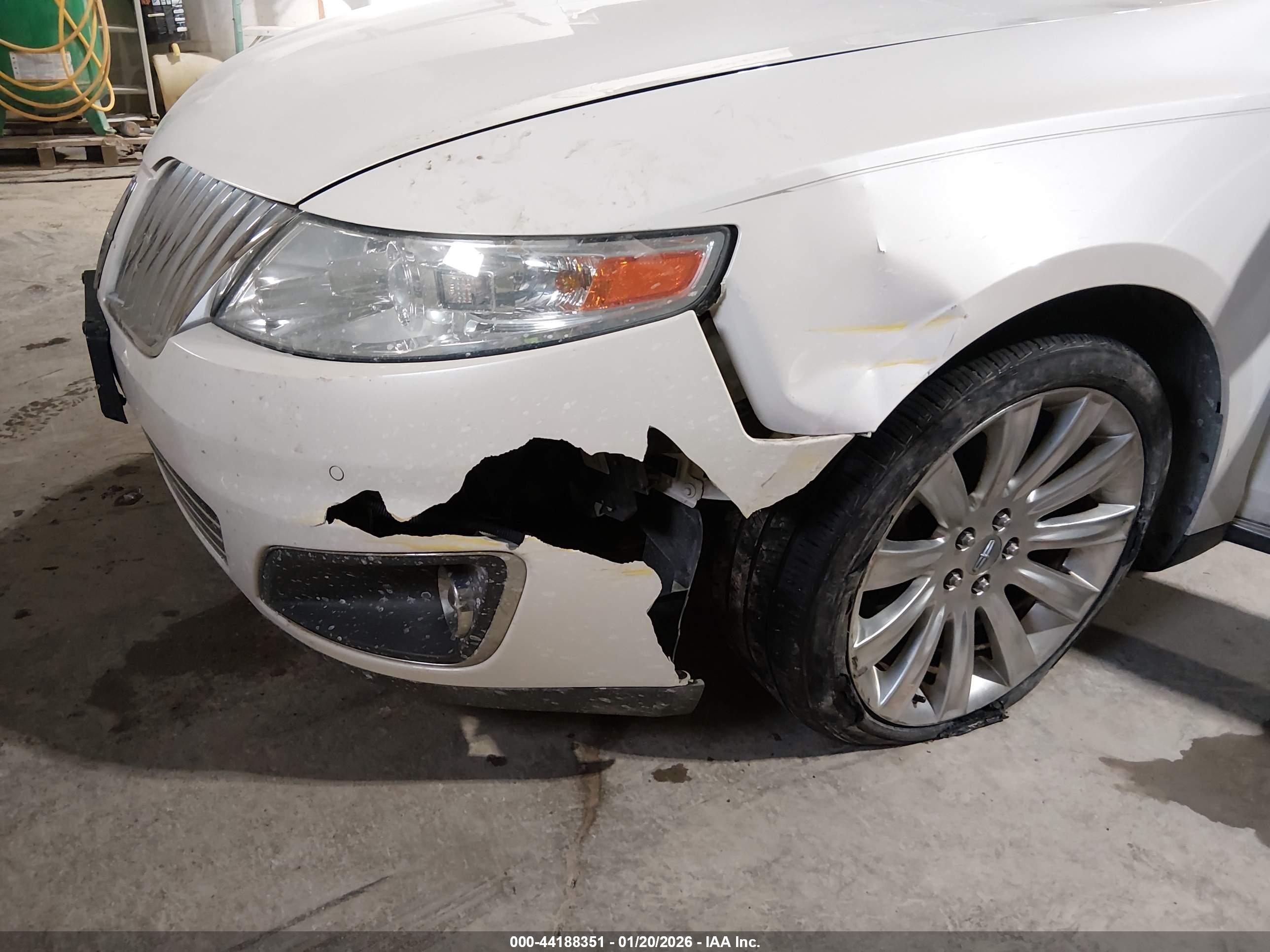 LINCOLN MKS image 6