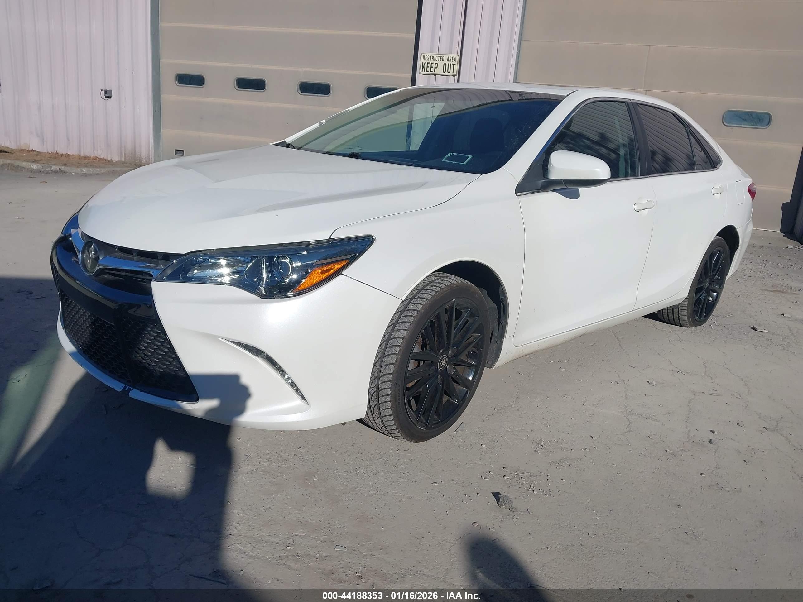 TOYOTA CAMRY image 2