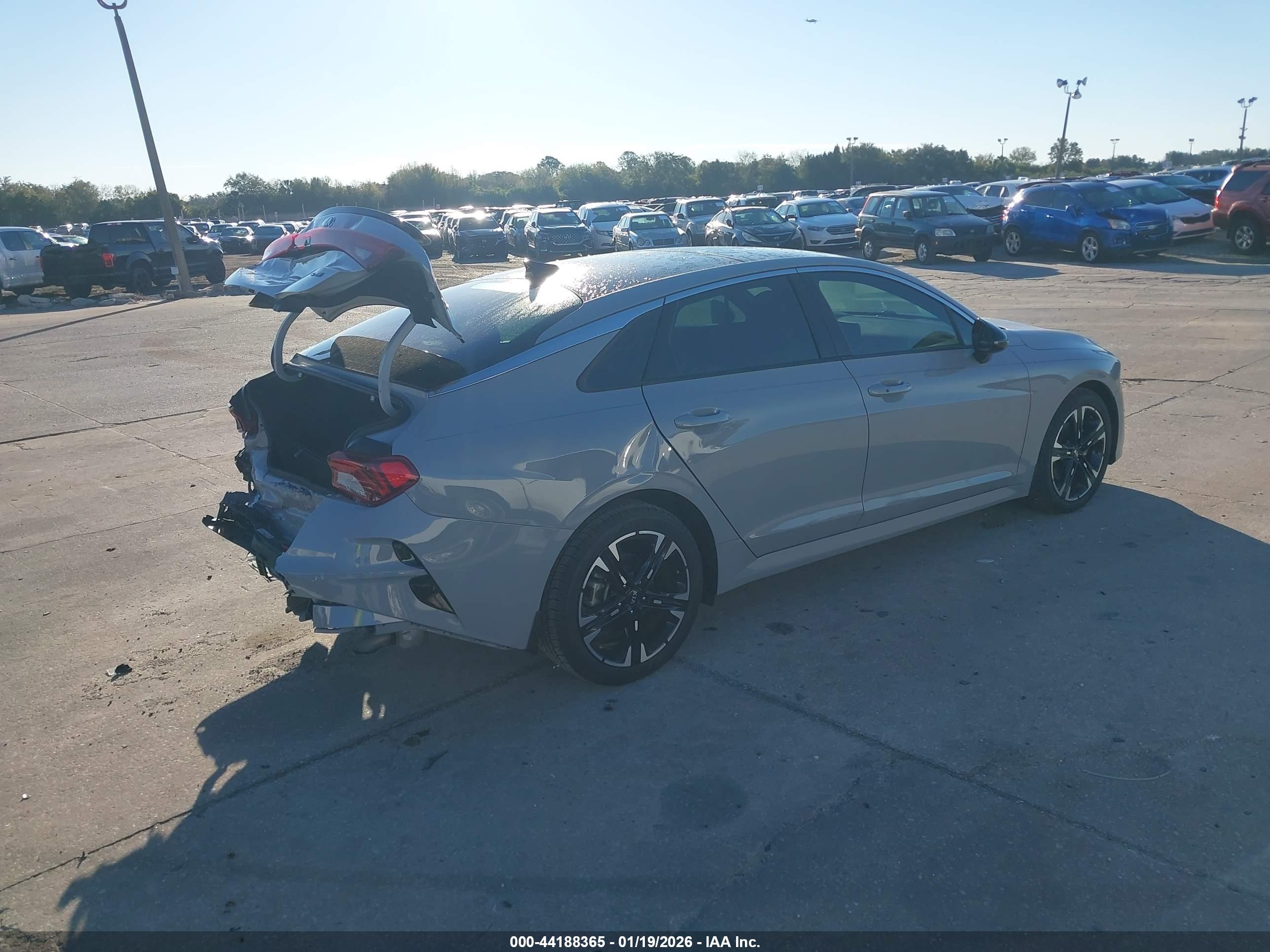 KIA K5 image 4