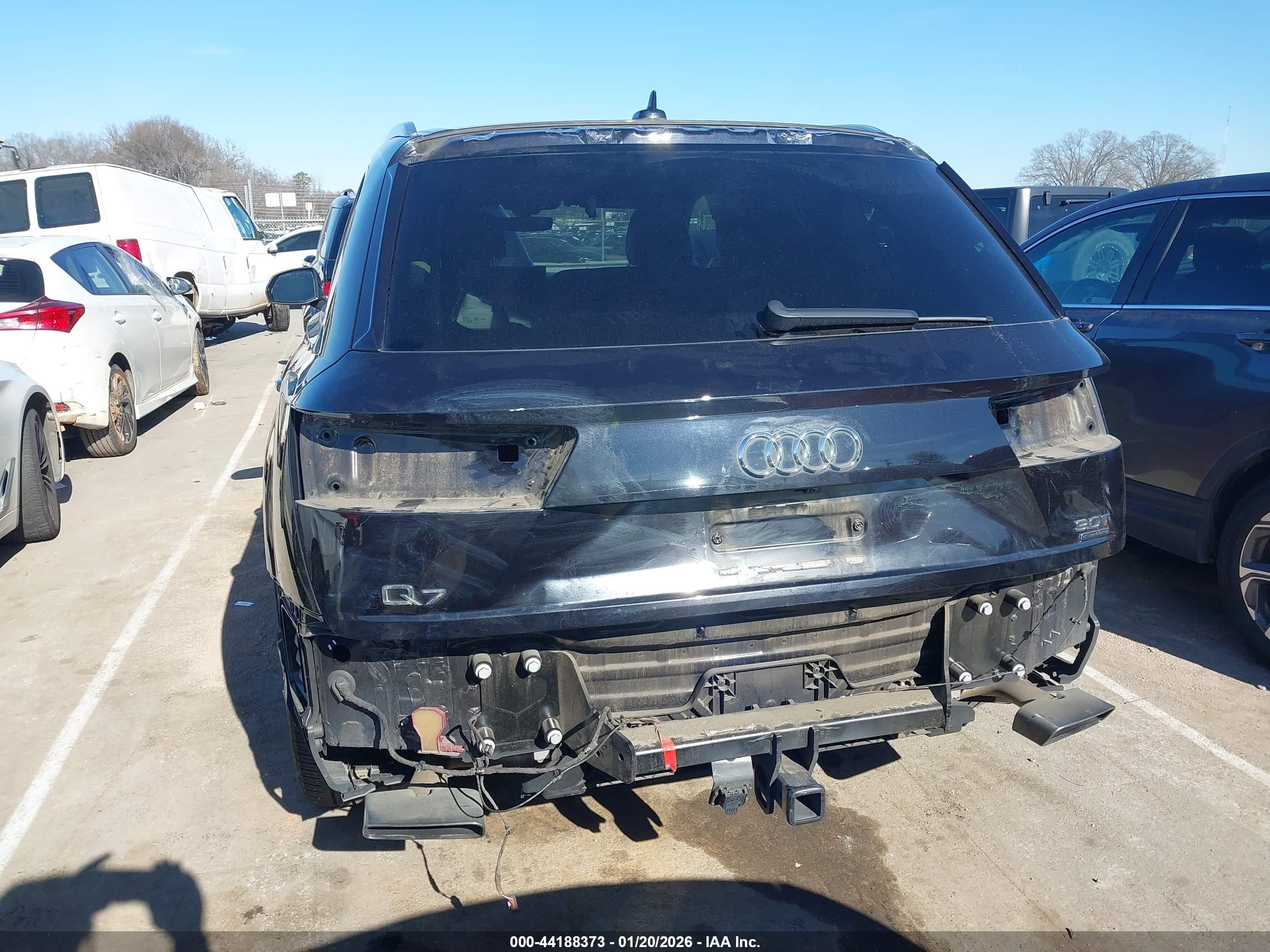 AUDI Q7 image 6