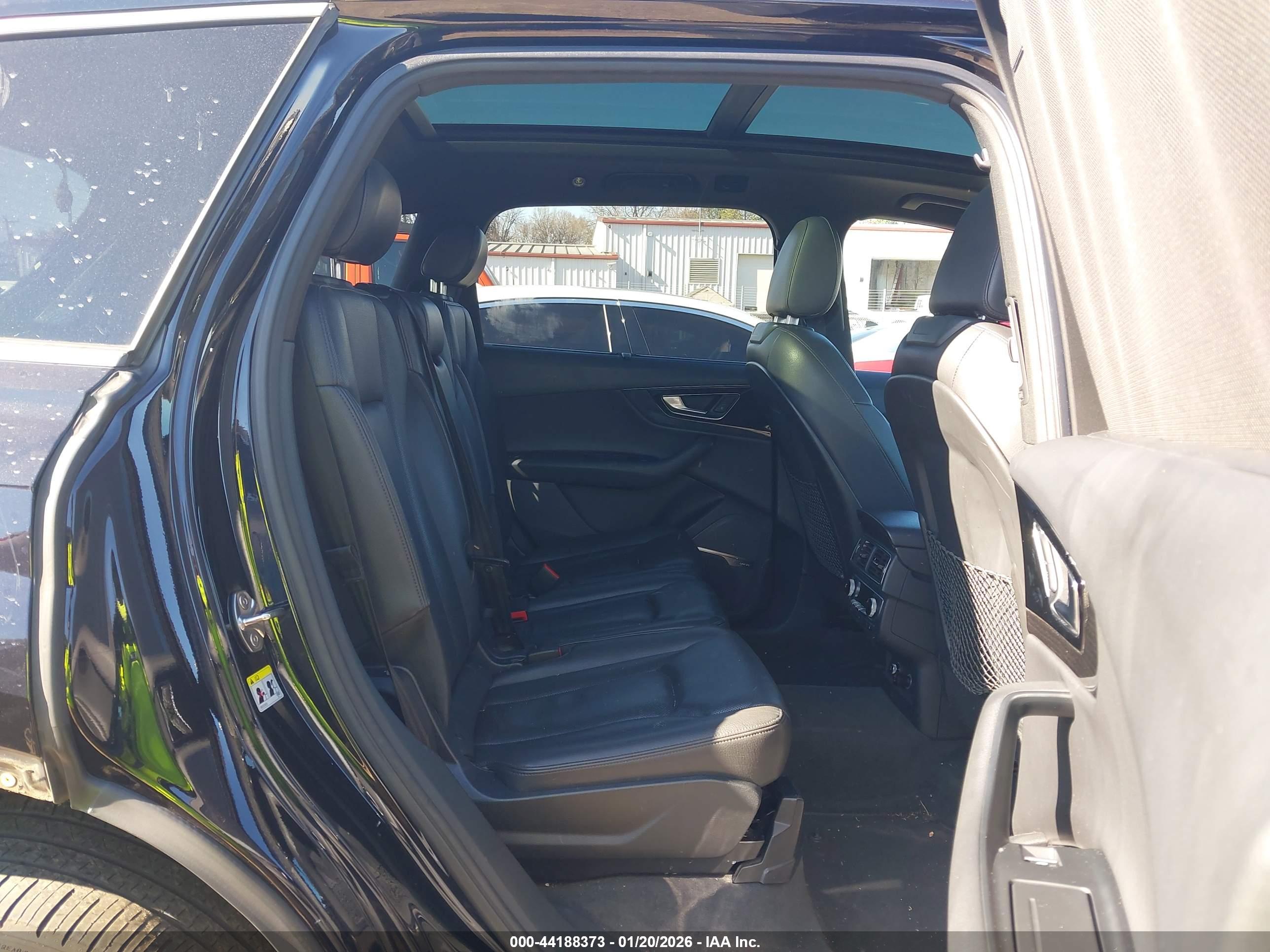 AUDI Q7 image 8